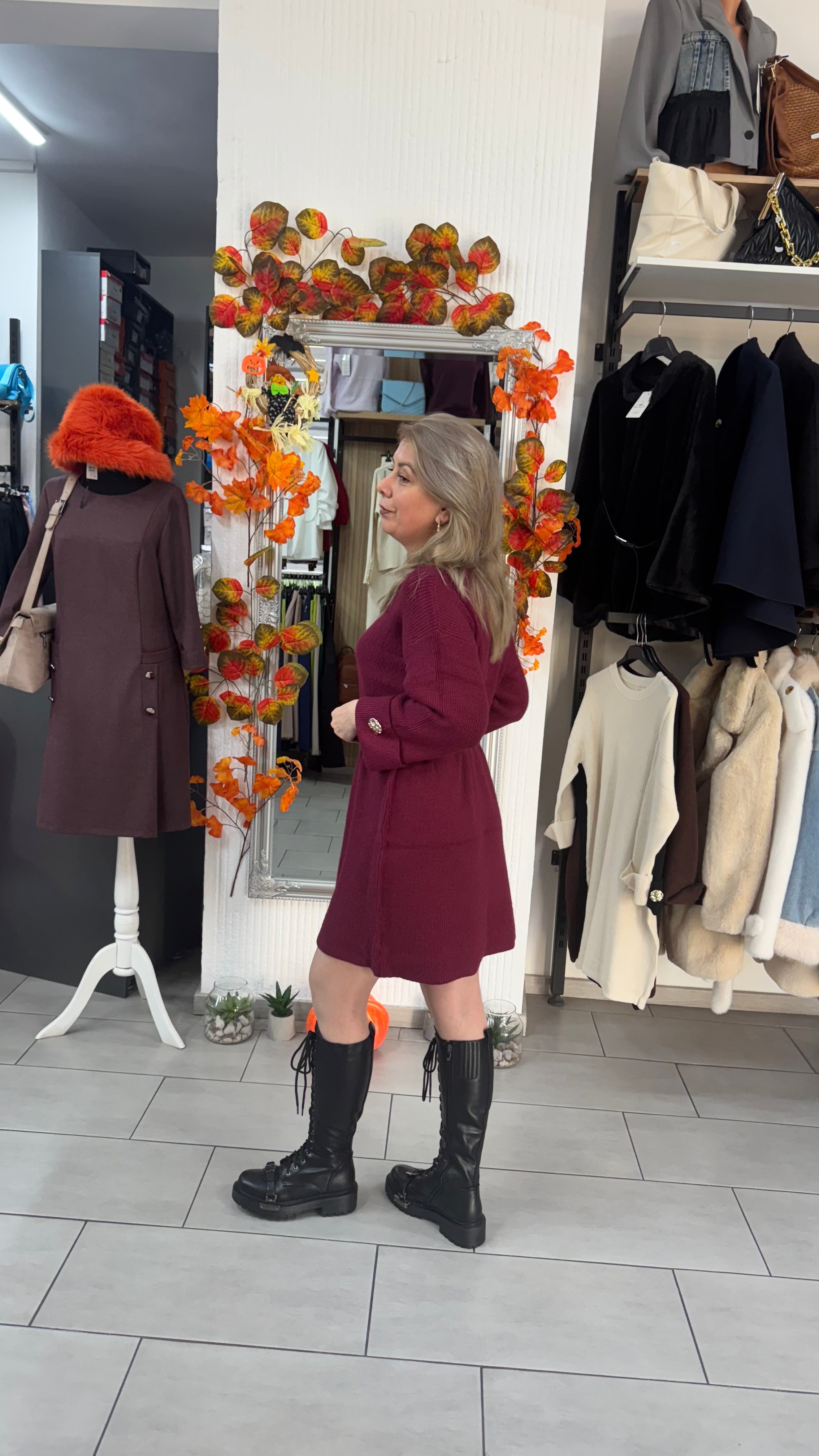 Rochie tricotată burgundy cu croi lejer și curea subțire