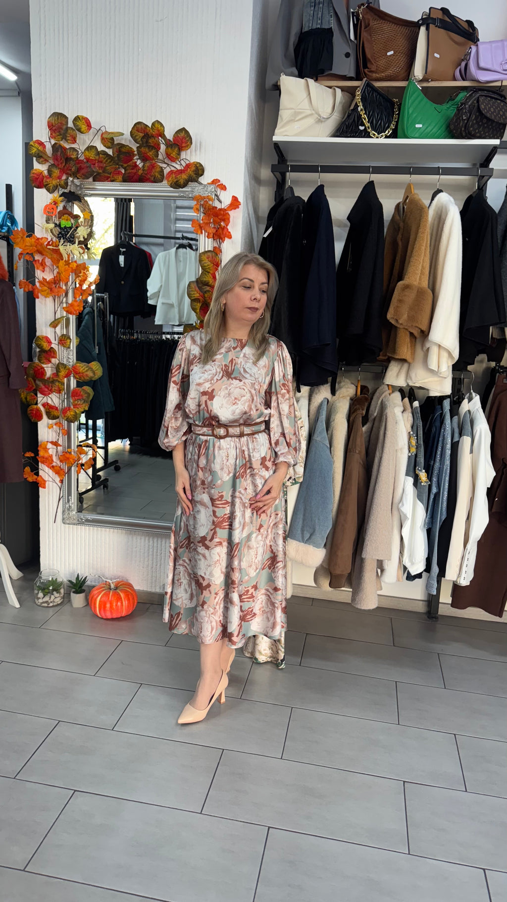 Rochie midi satinat cu imprimeu floral pastelat