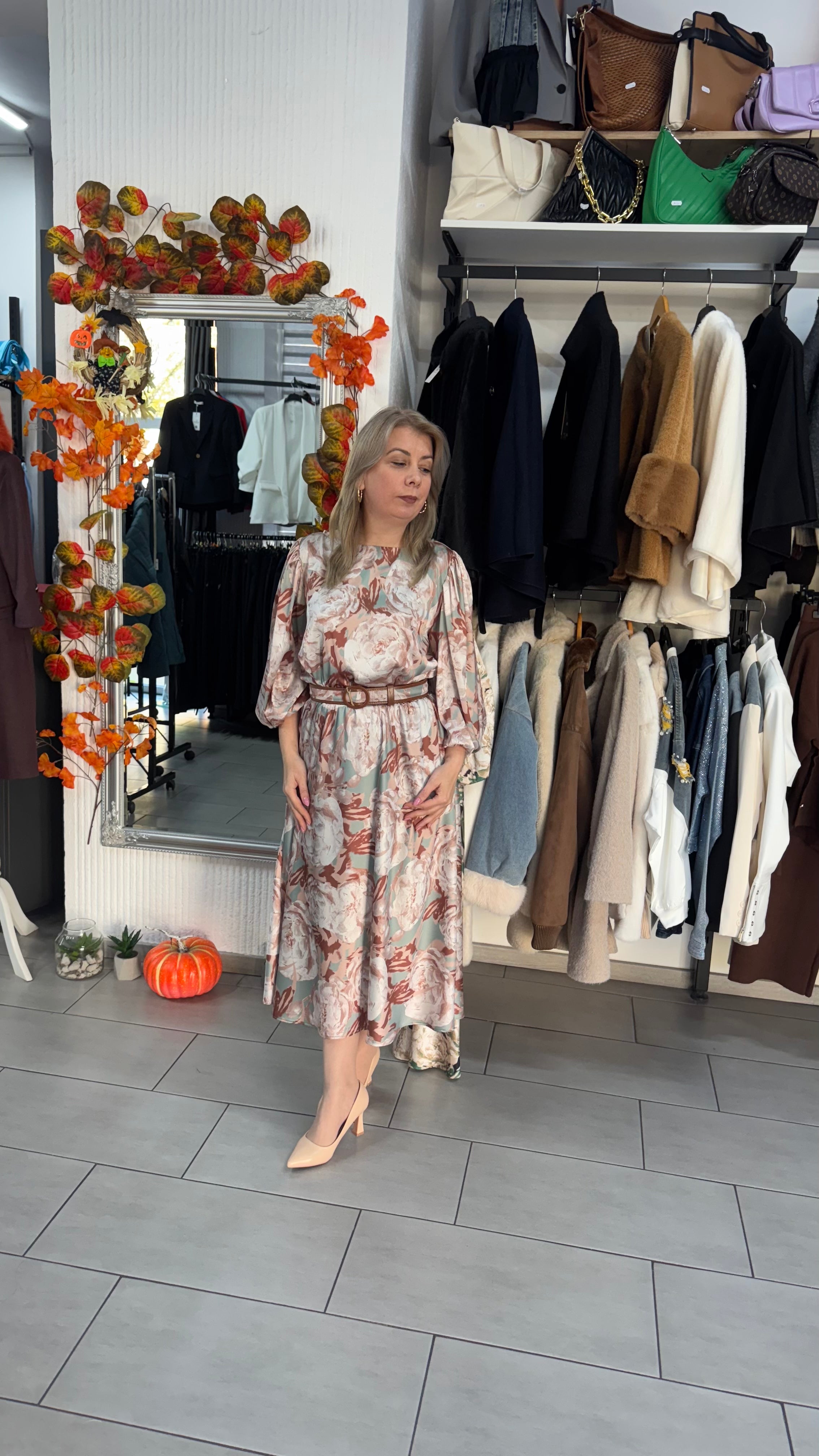 Rochie midi satinat cu imprimeu floral pastelat