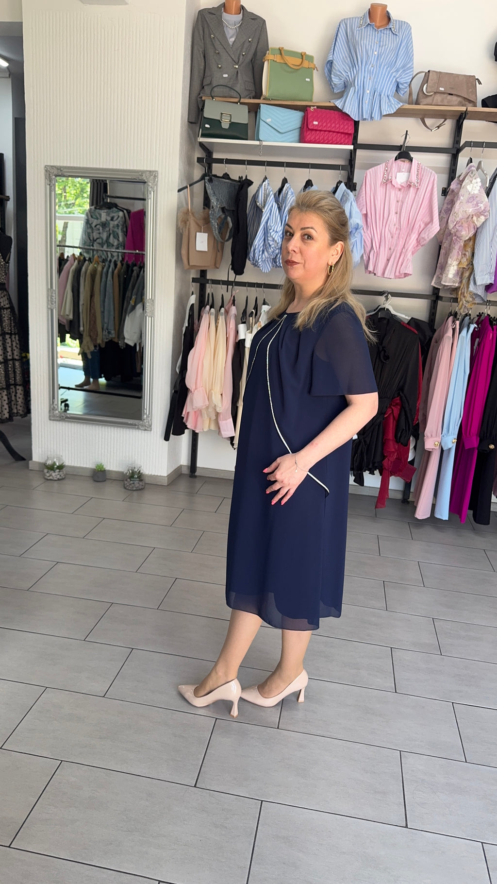 Rochie Midi Bleumarin Elegantă de Ocazie cu Detaliu Geometric și Mâneci lejere