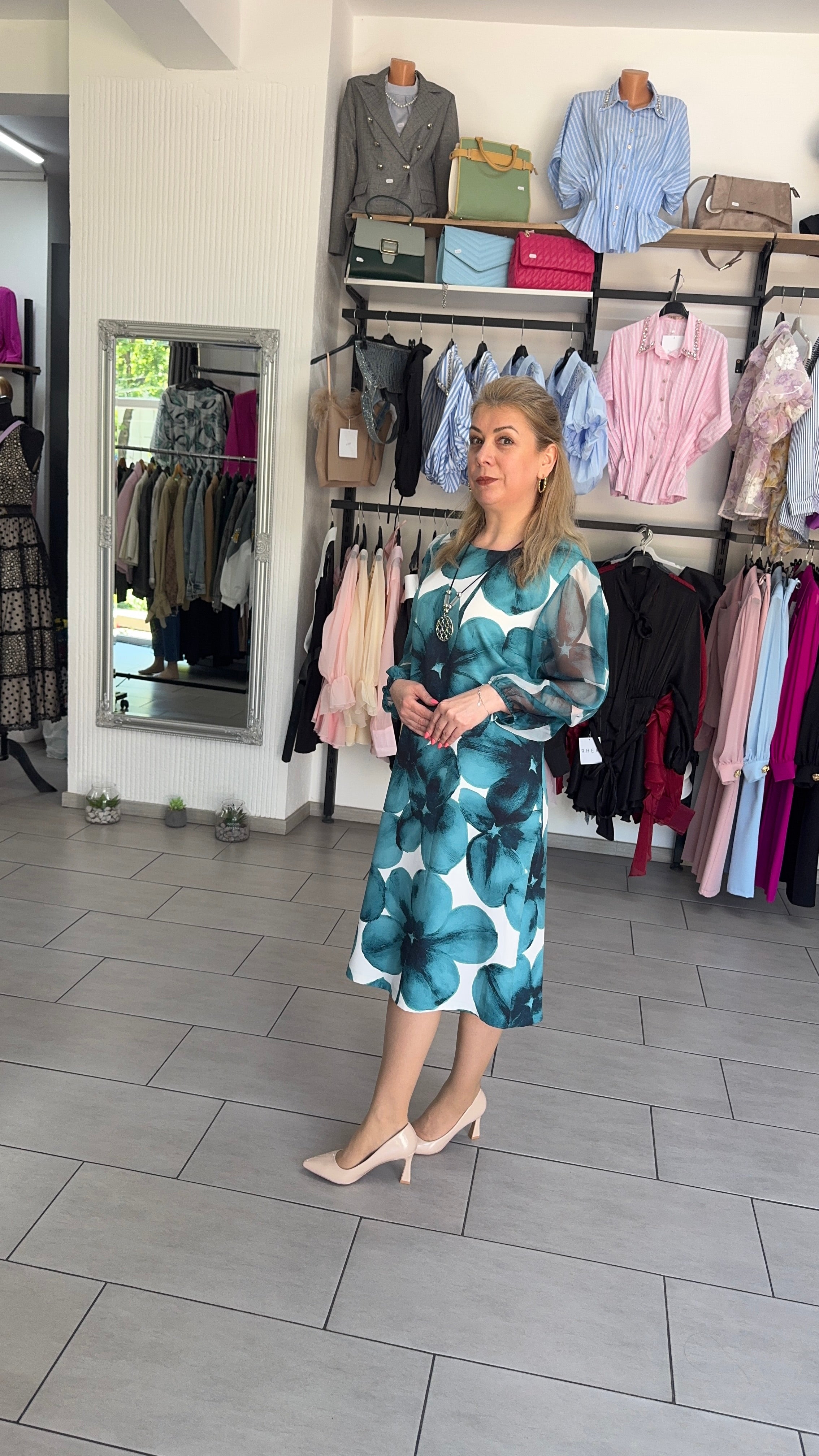 Rochie Midi Elegantă Turcoaz cu Imprimeu Floral Maxi și Mâneci Voal