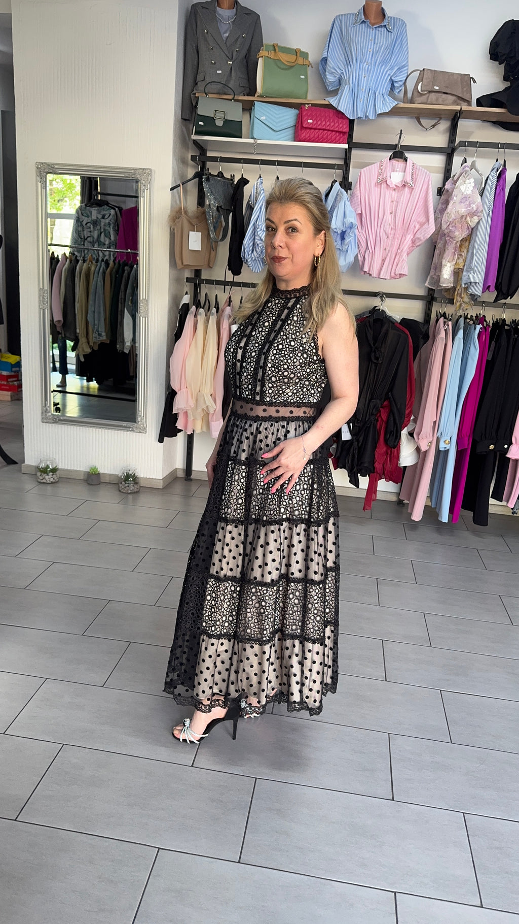 Rochie Maxi Neagră din Dantelă și Tul cu Buline