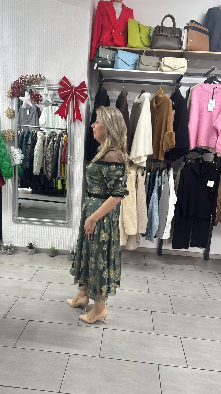 Rochie elegantă verde cu broderie florală și inserție din tull