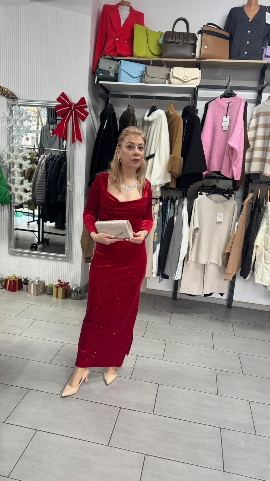 Rochie lungă elegantă din catifea roșie cu sclipici discret