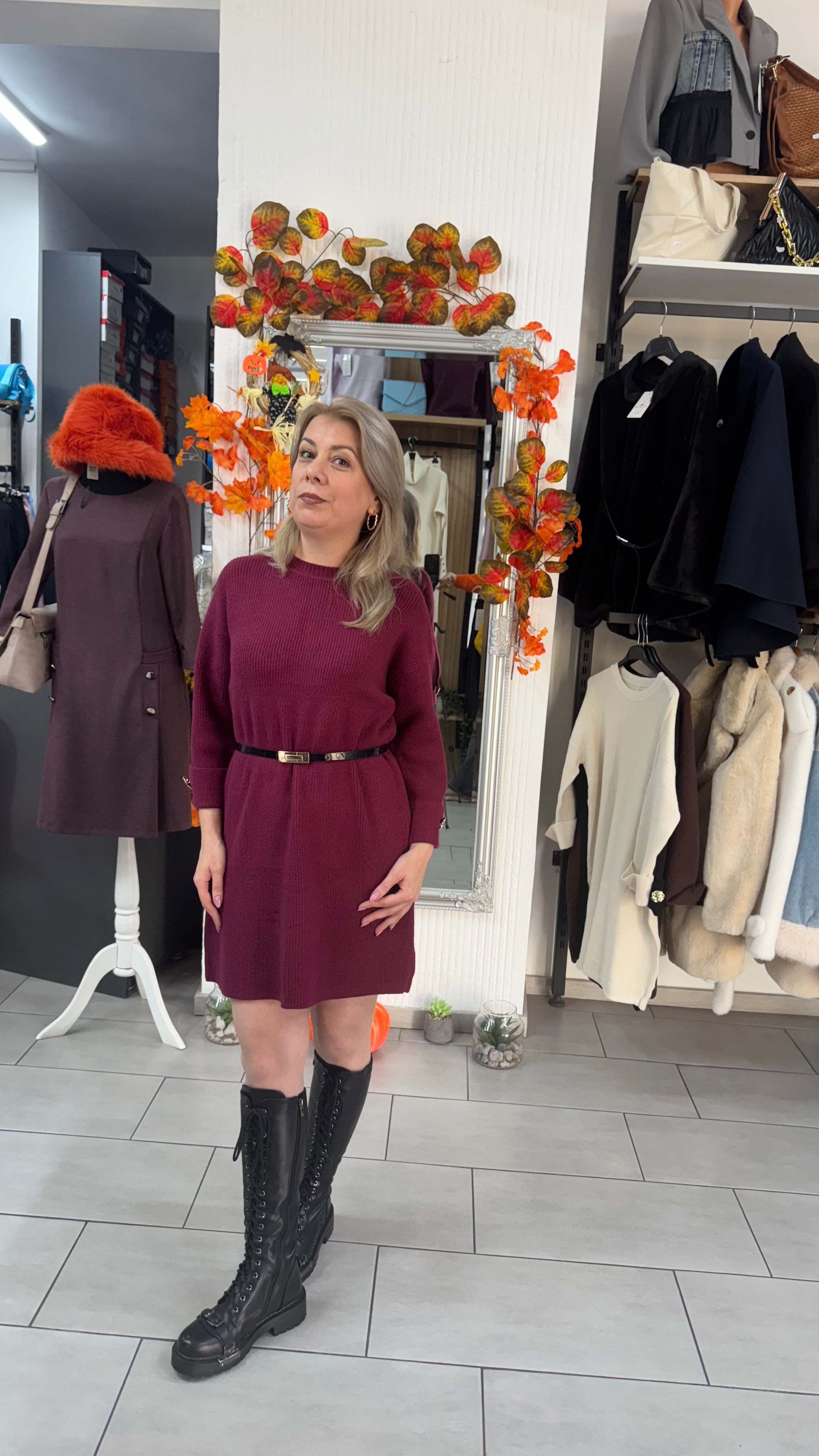 Rochie tricotată burgundy cu croi lejer și curea subțire