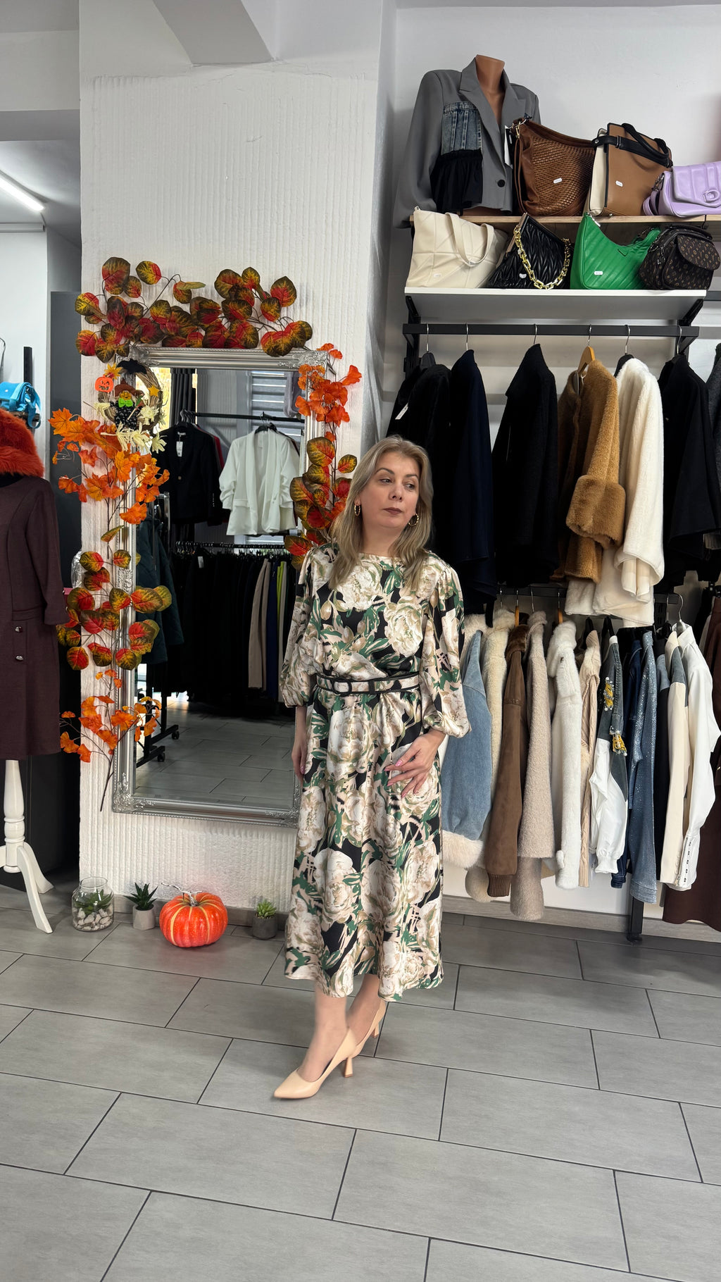 Rochie midi cu imprimeu floral și mâneci bufante