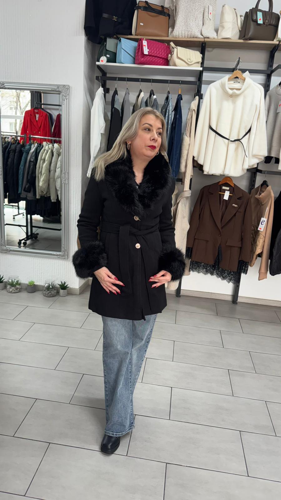 Palton negru cu blană decorativă și cordon în talie