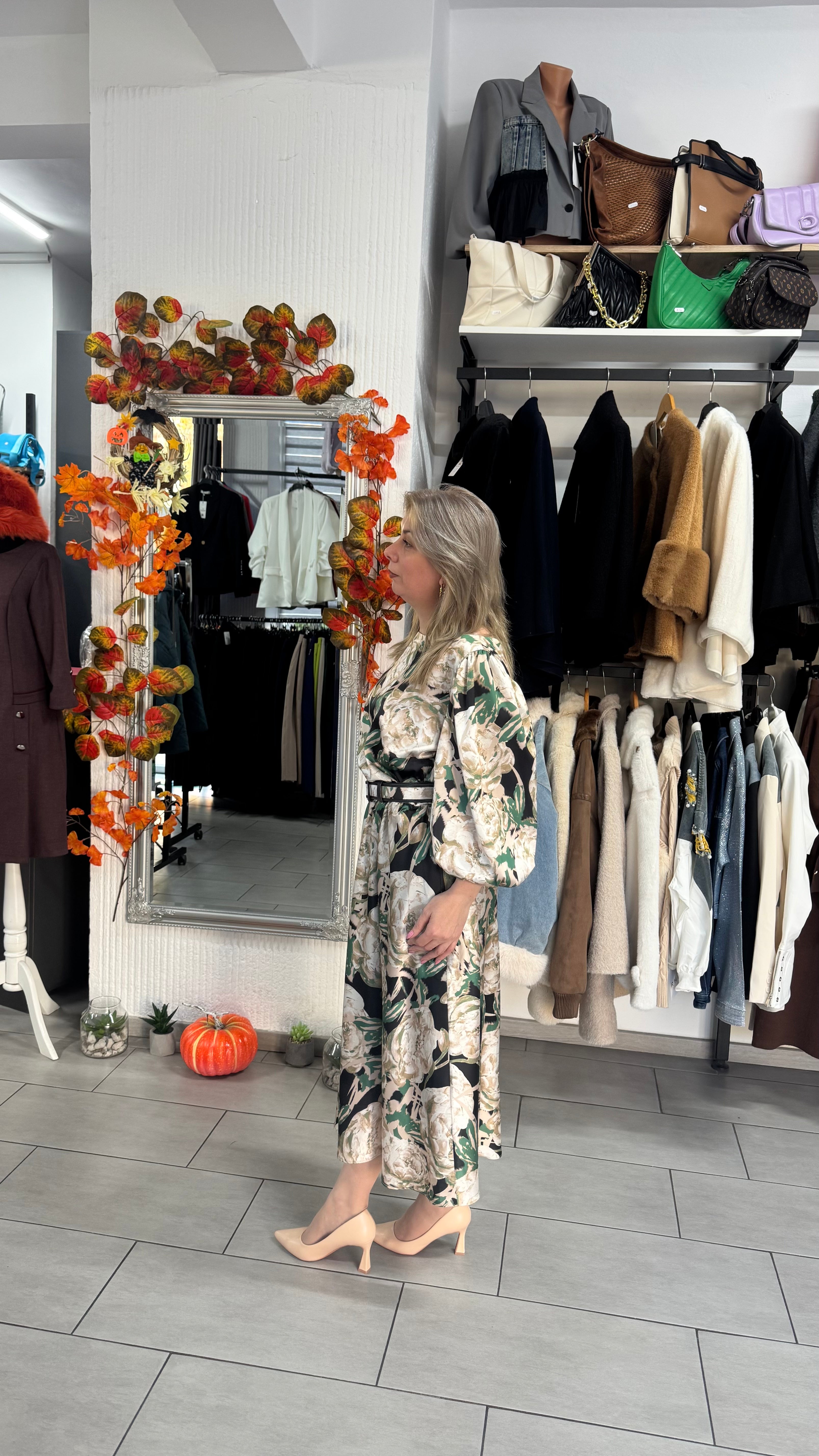 Rochie midi cu imprimeu floral și mâneci bufante