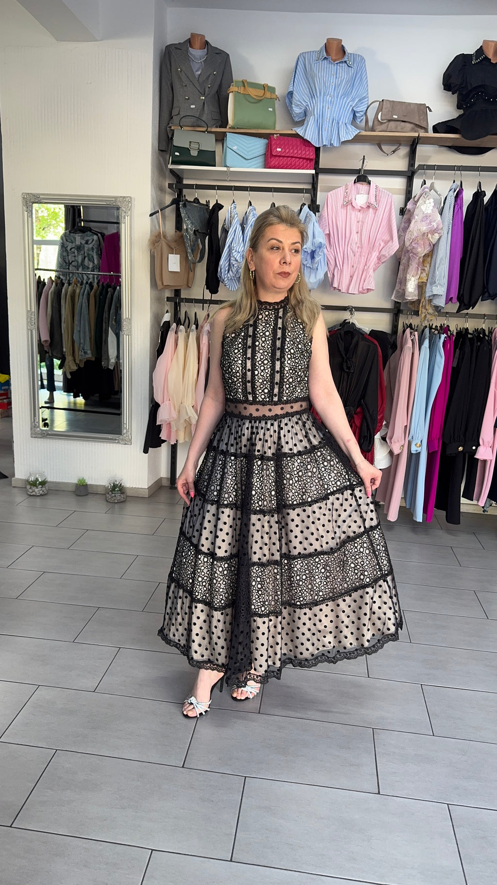 Rochie Maxi Neagră din Dantelă și Tul cu Buline