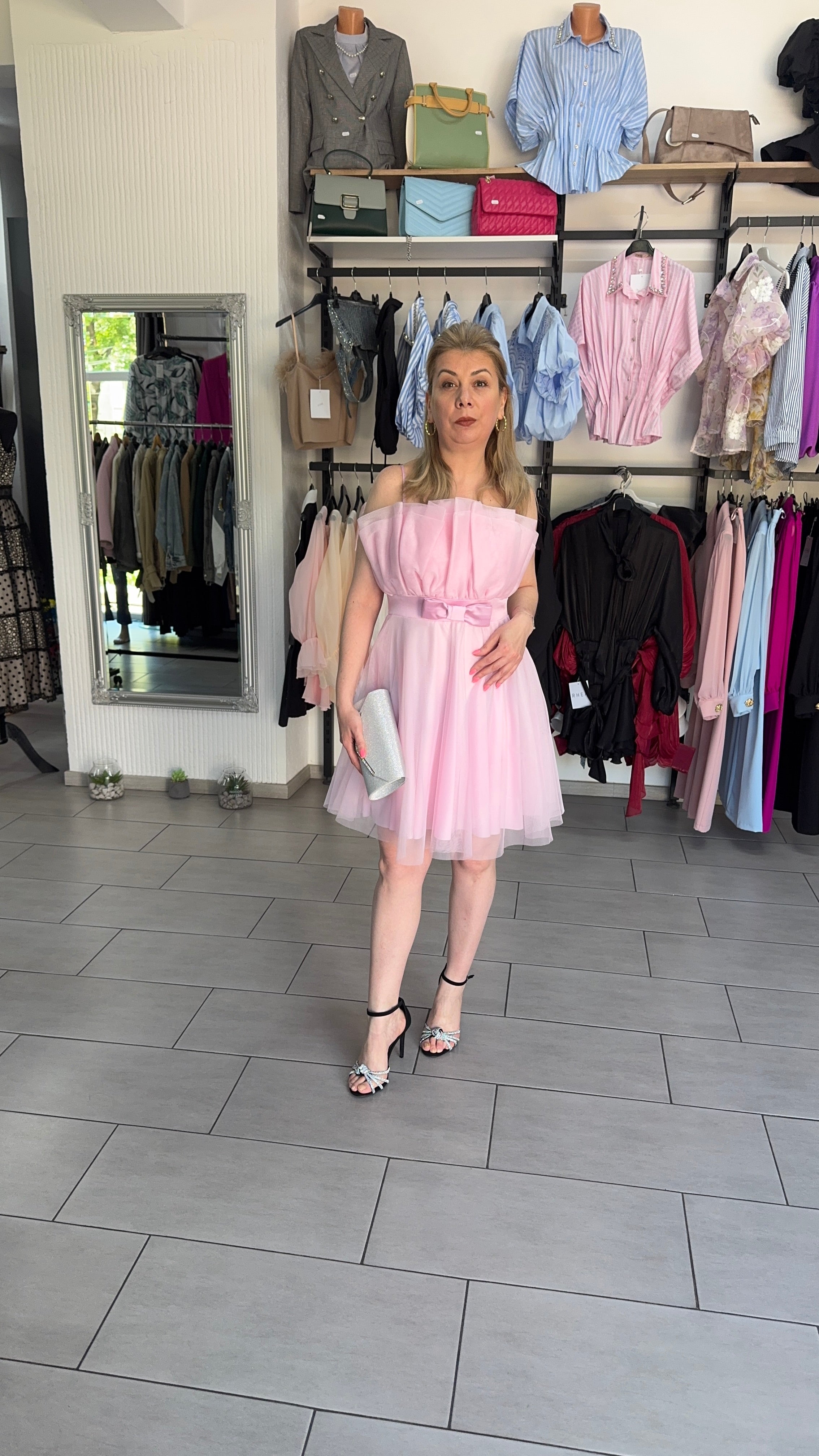 Rochie Mini Roz din Tul cu Umeri Goi, Volane și Cordon cu Fundă