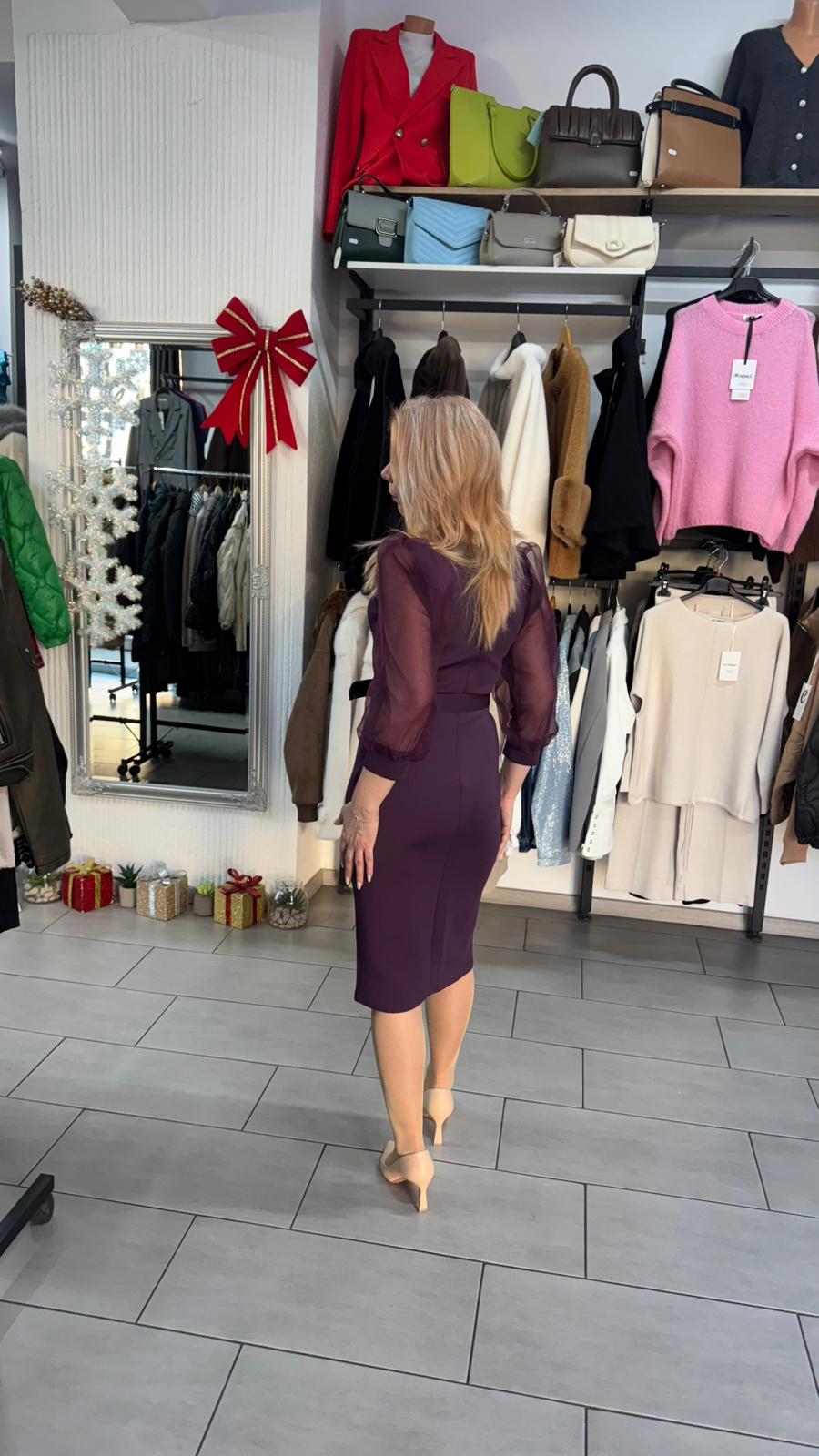 Rochie midi elegantă mov cu mâneci din voal, detalii metalice și slit frontal