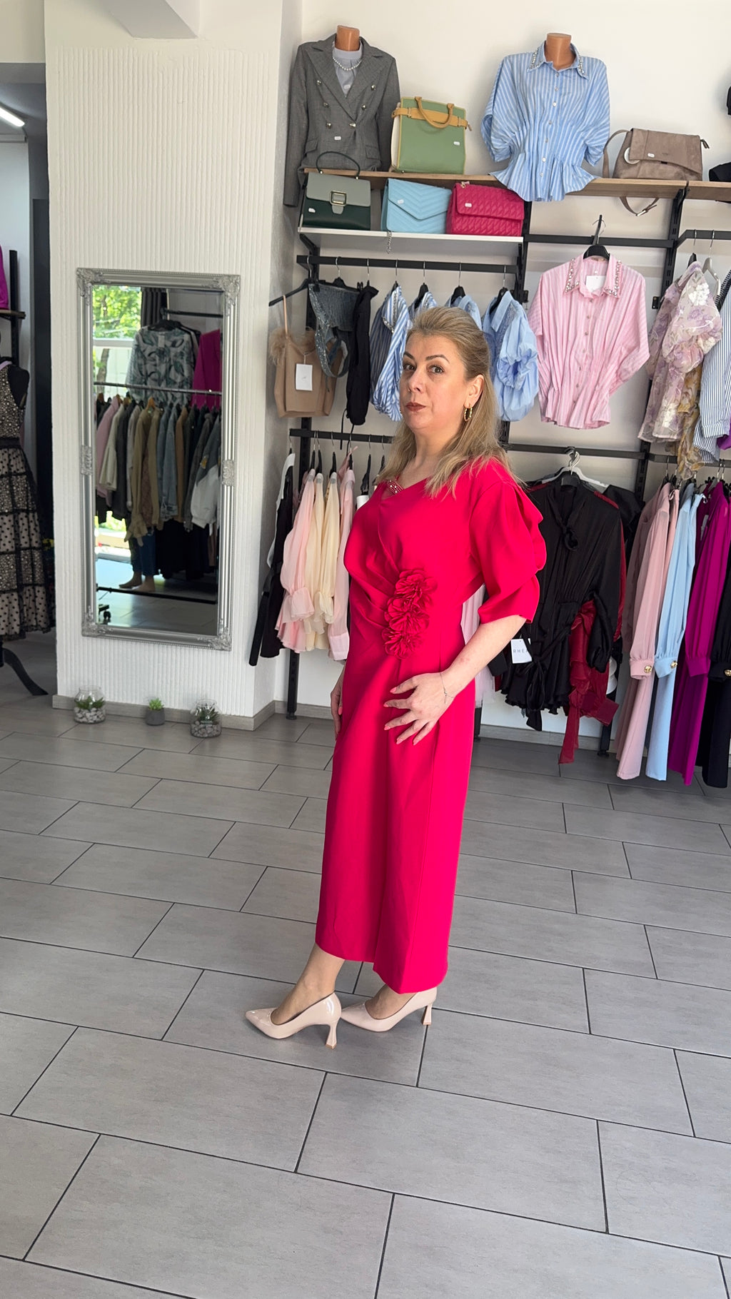 Rochie Midi Fucsia Elegantă cu Flori Aplicate și Decolteu în V