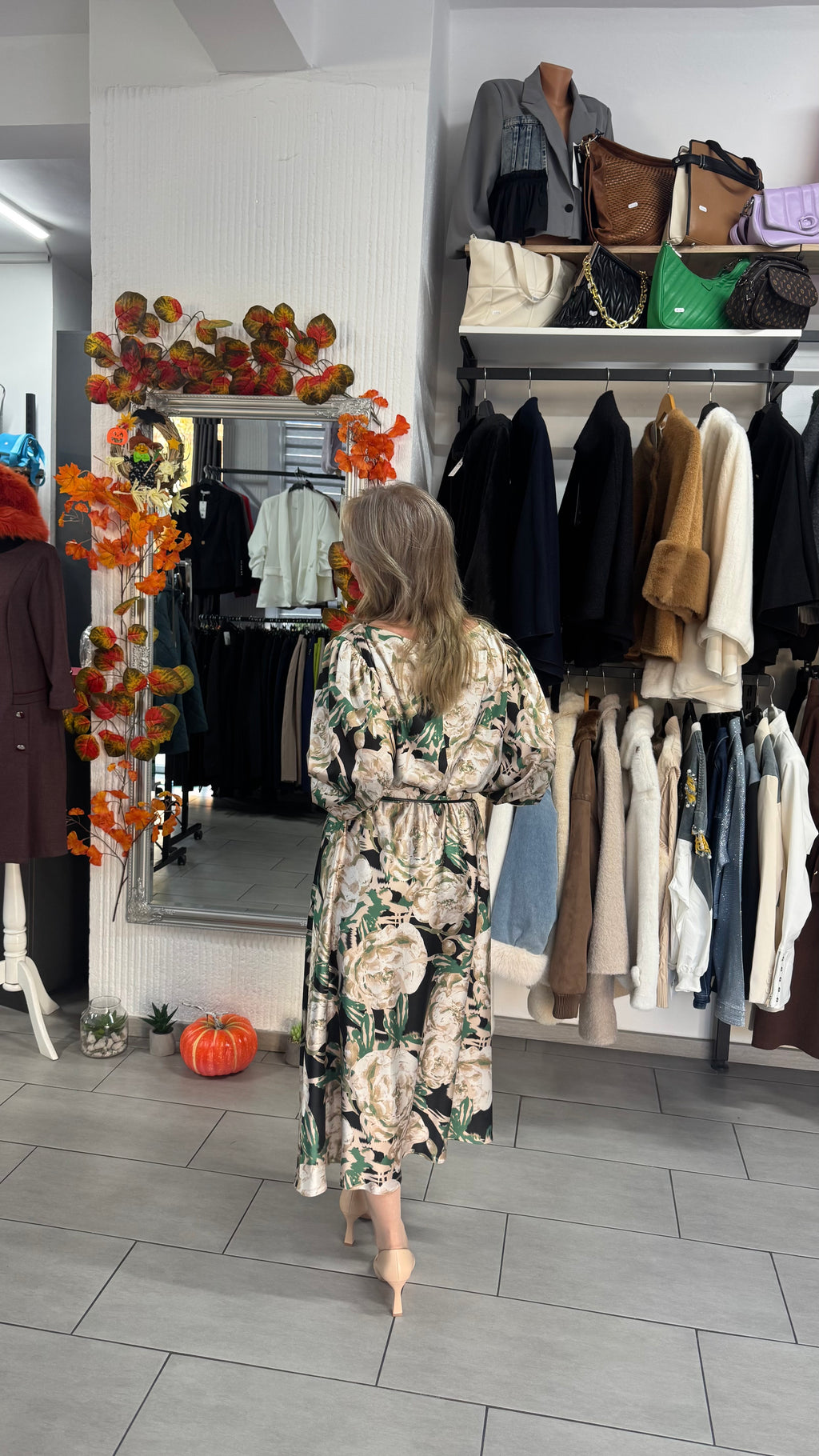 Rochie midi cu imprimeu floral și mâneci bufante