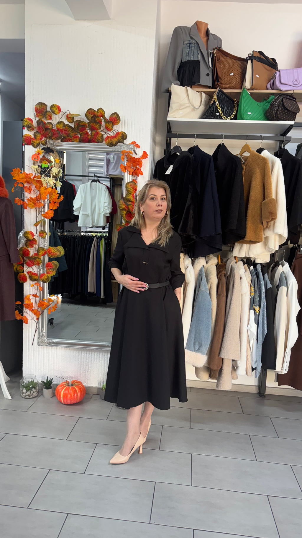 Rochie neagră midi cu guler și cordon în talie