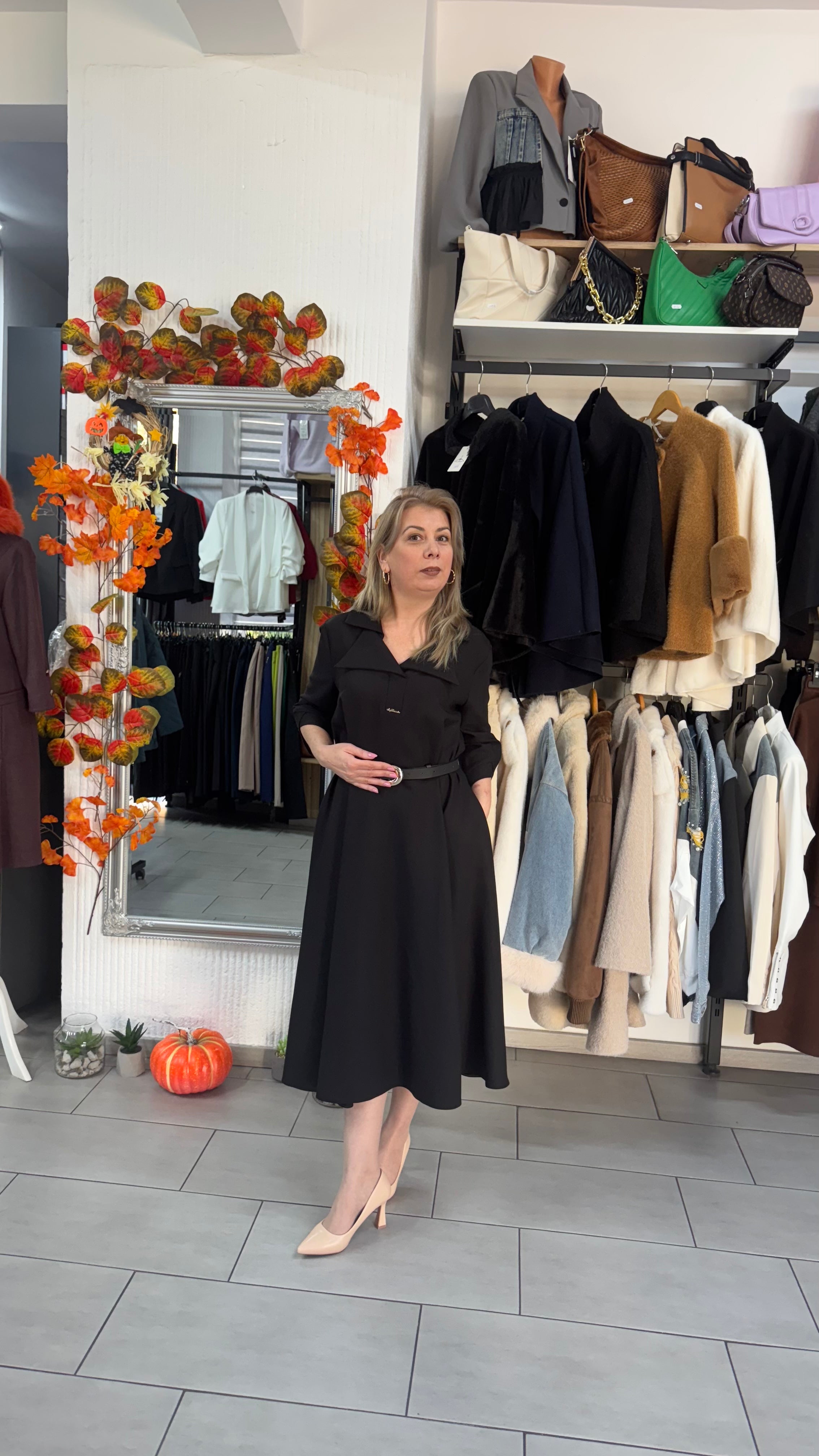 Rochie neagră midi cu guler și cordon în talie