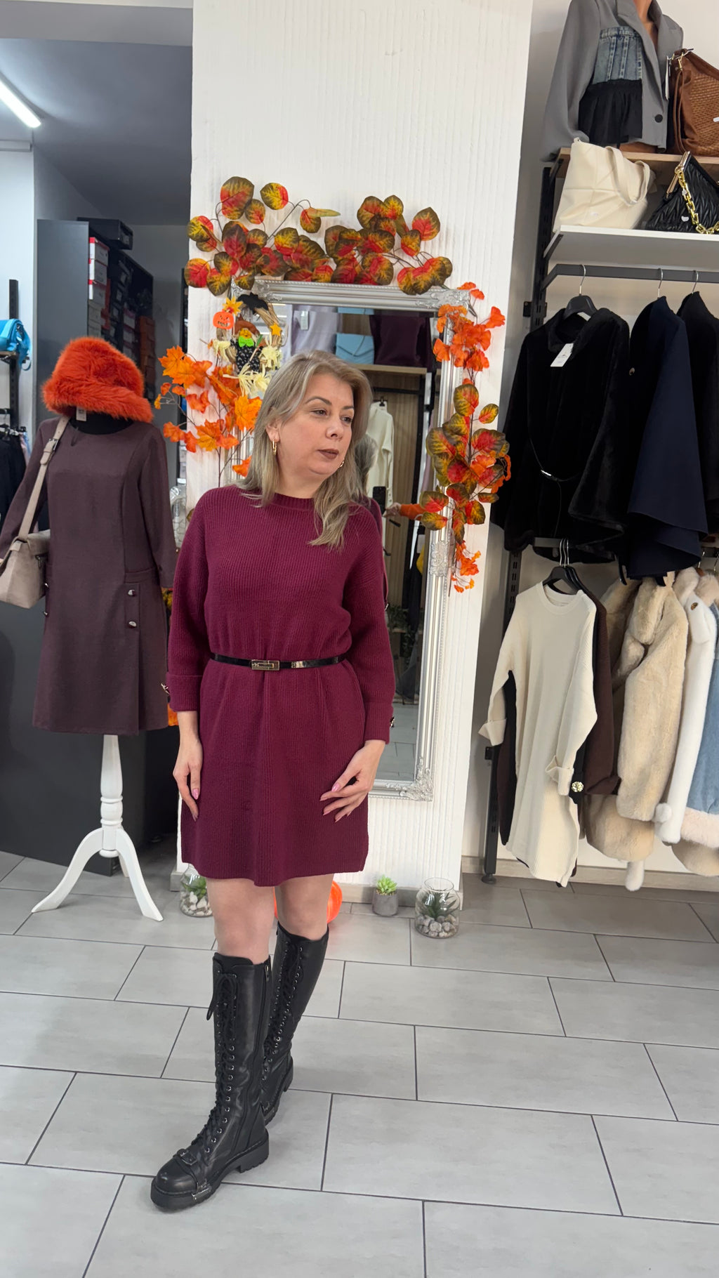 Rochie tricotată burgundy cu croi lejer și curea subțire
