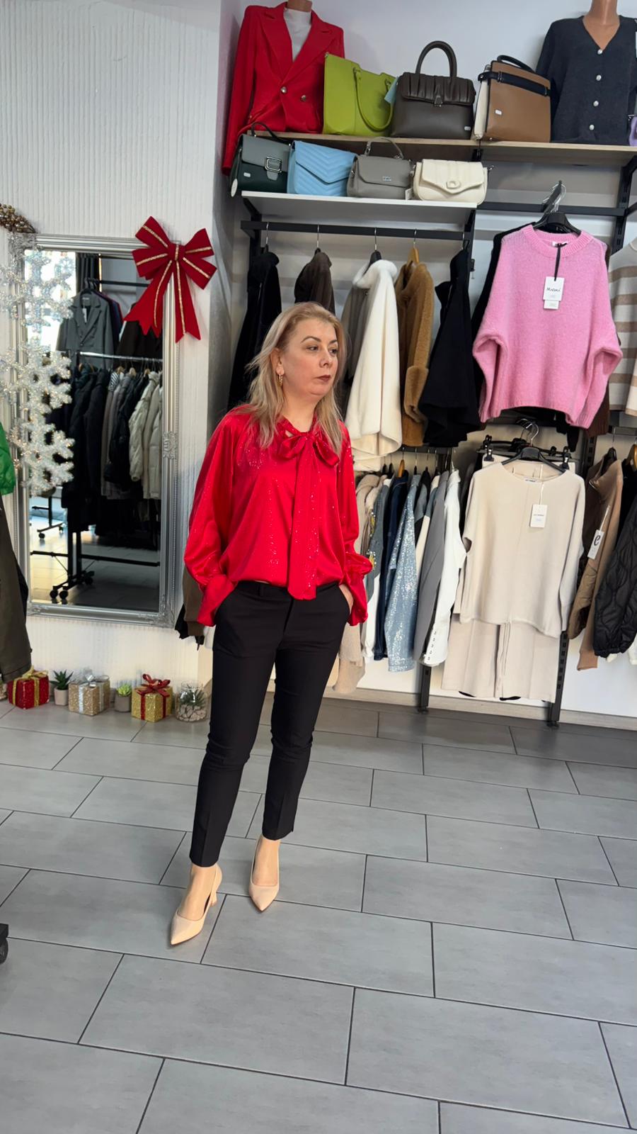 Bluză elegantă roșie cu fundă decorativă și mâneci vaporoase