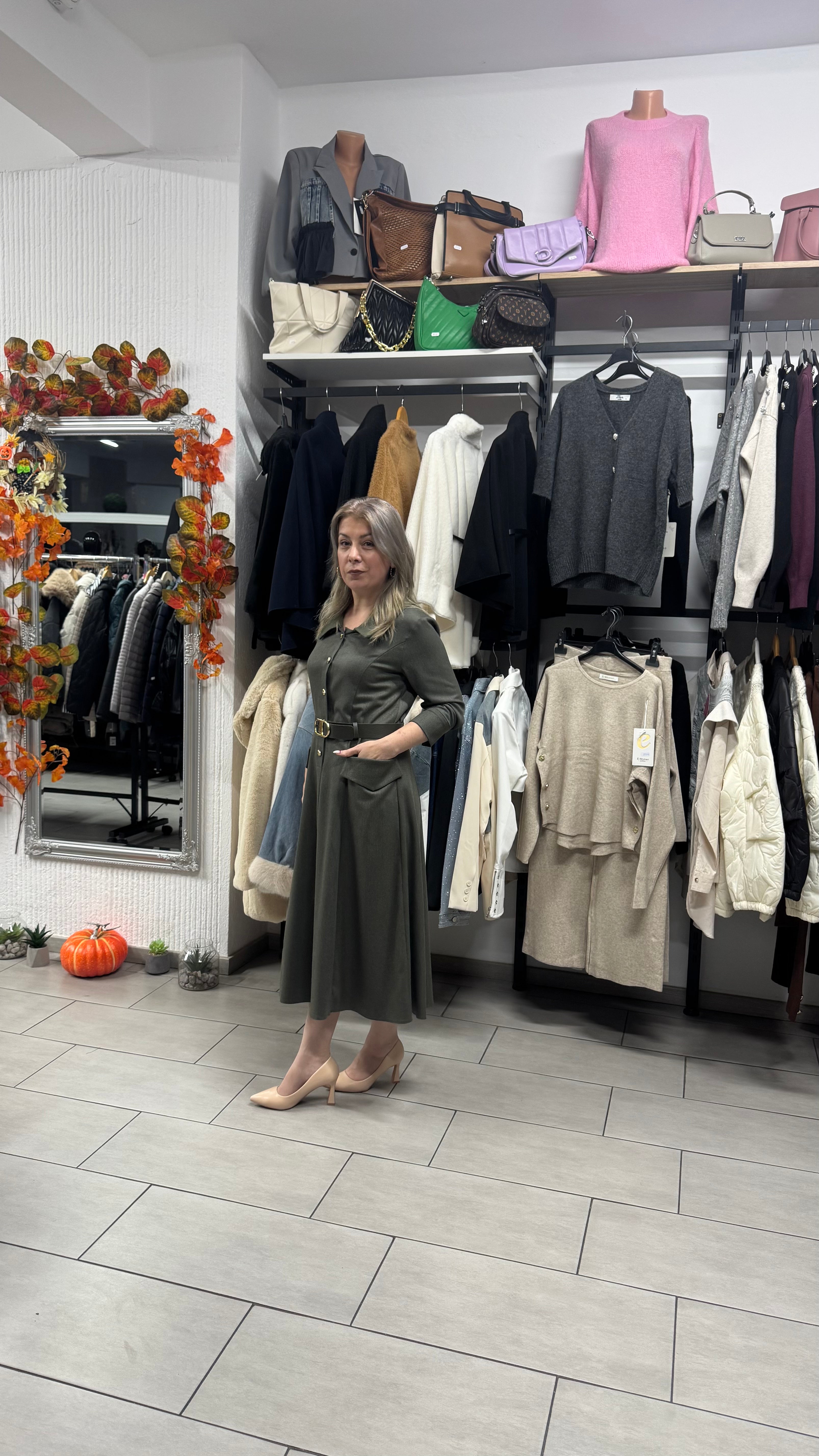 Rochie kaki midi cu nasturi aurii și cordon în talie