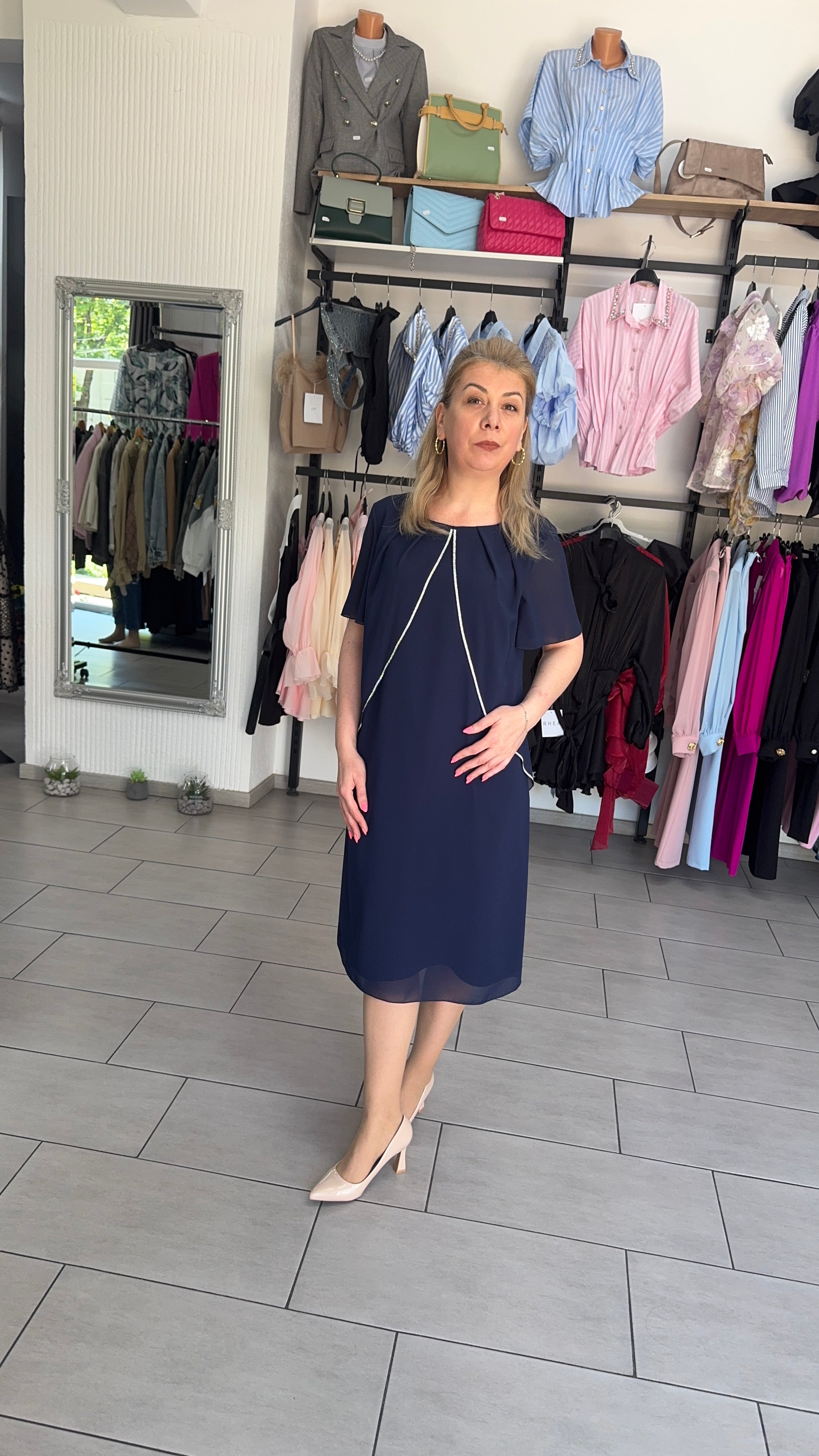 Rochie Midi Bleumarin Elegantă de Ocazie cu Detaliu Geometric și Mâneci lejere