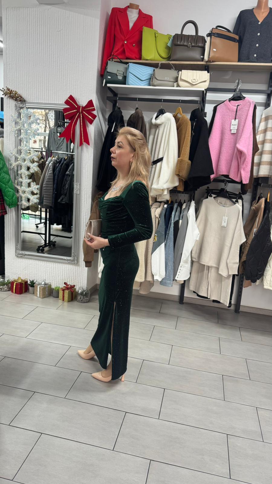 Rochie lungă elegantă din catifea verde cu sclipici discret