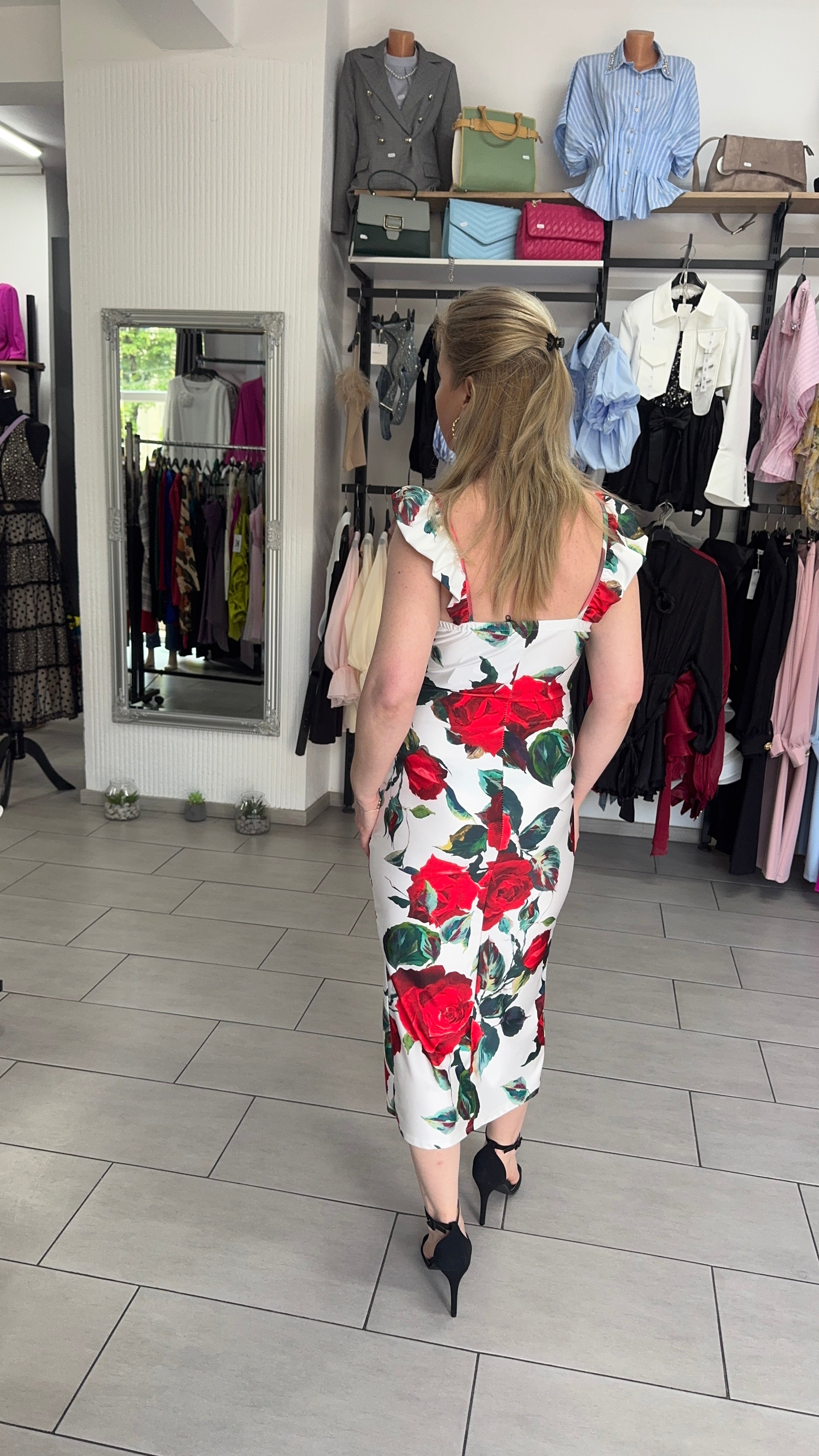 Rochie Midi Tip Corset cu Imprimeu Trandafiri Roșii și Crăpătură pe Picior