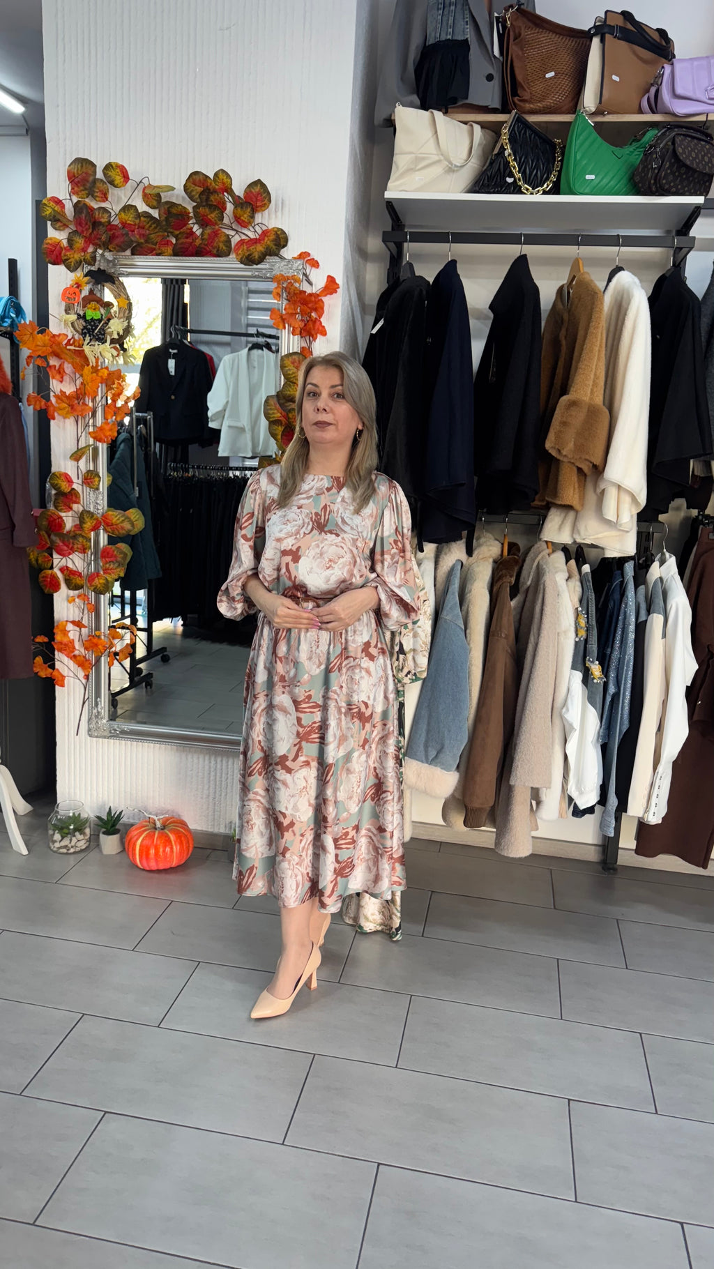 Rochie midi satinat cu imprimeu floral pastelat