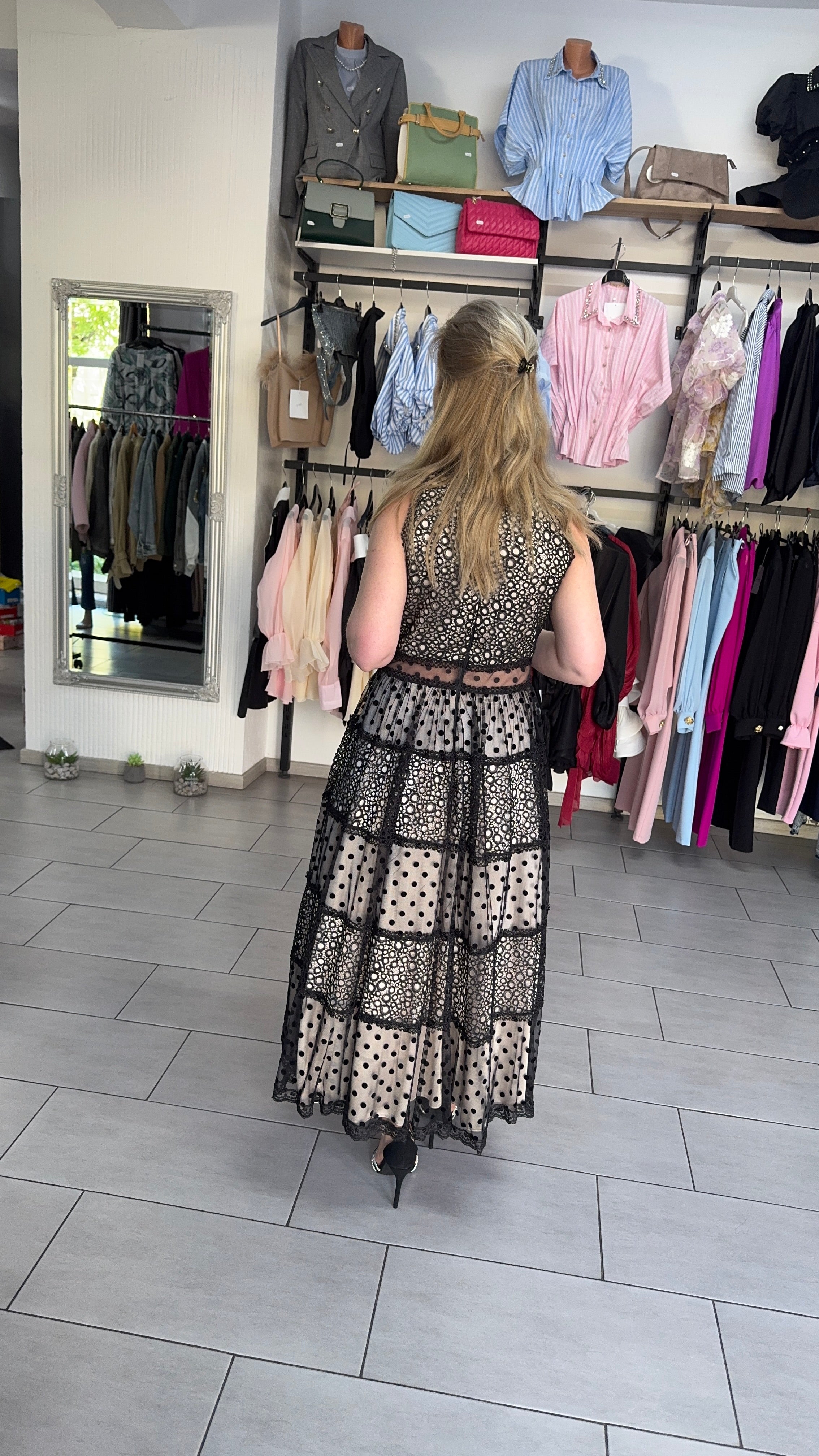 Rochie Maxi Neagră din Dantelă și Tul cu Buline