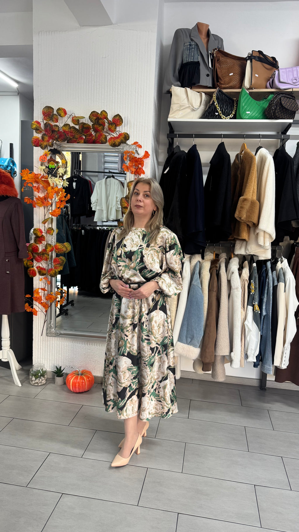 Rochie midi cu imprimeu floral și mâneci bufante