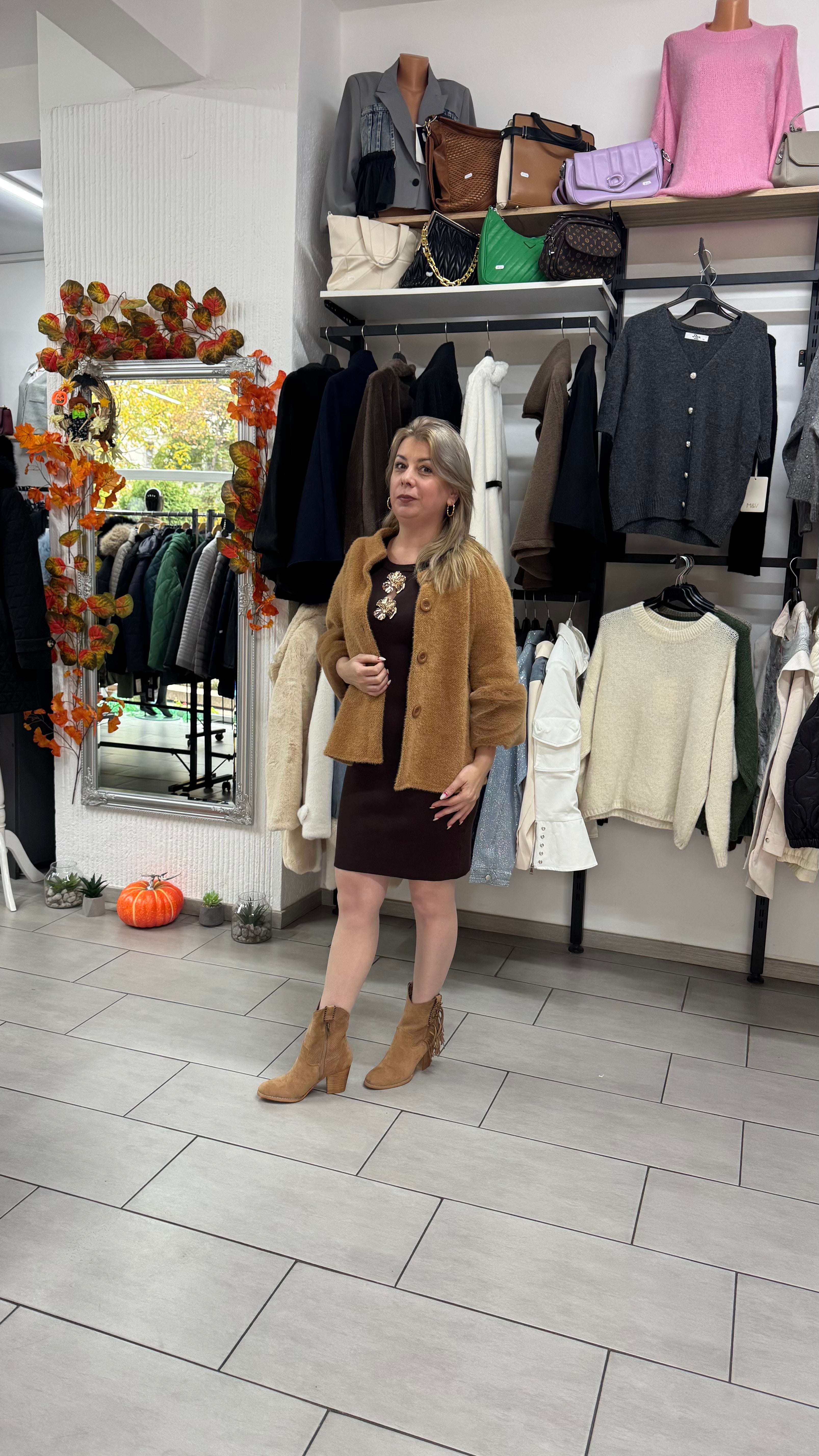 Jachetă pufoasă camel cu nasturi mari