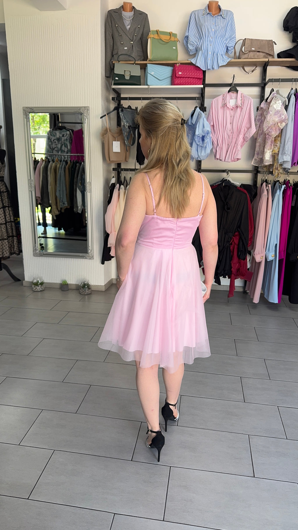Rochie Mini Roz din Tul cu Umeri Goi, Volane și Cordon cu Fundă