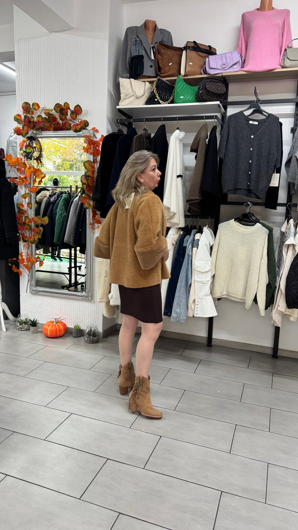 Jachetă pufoasă camel cu nasturi mari