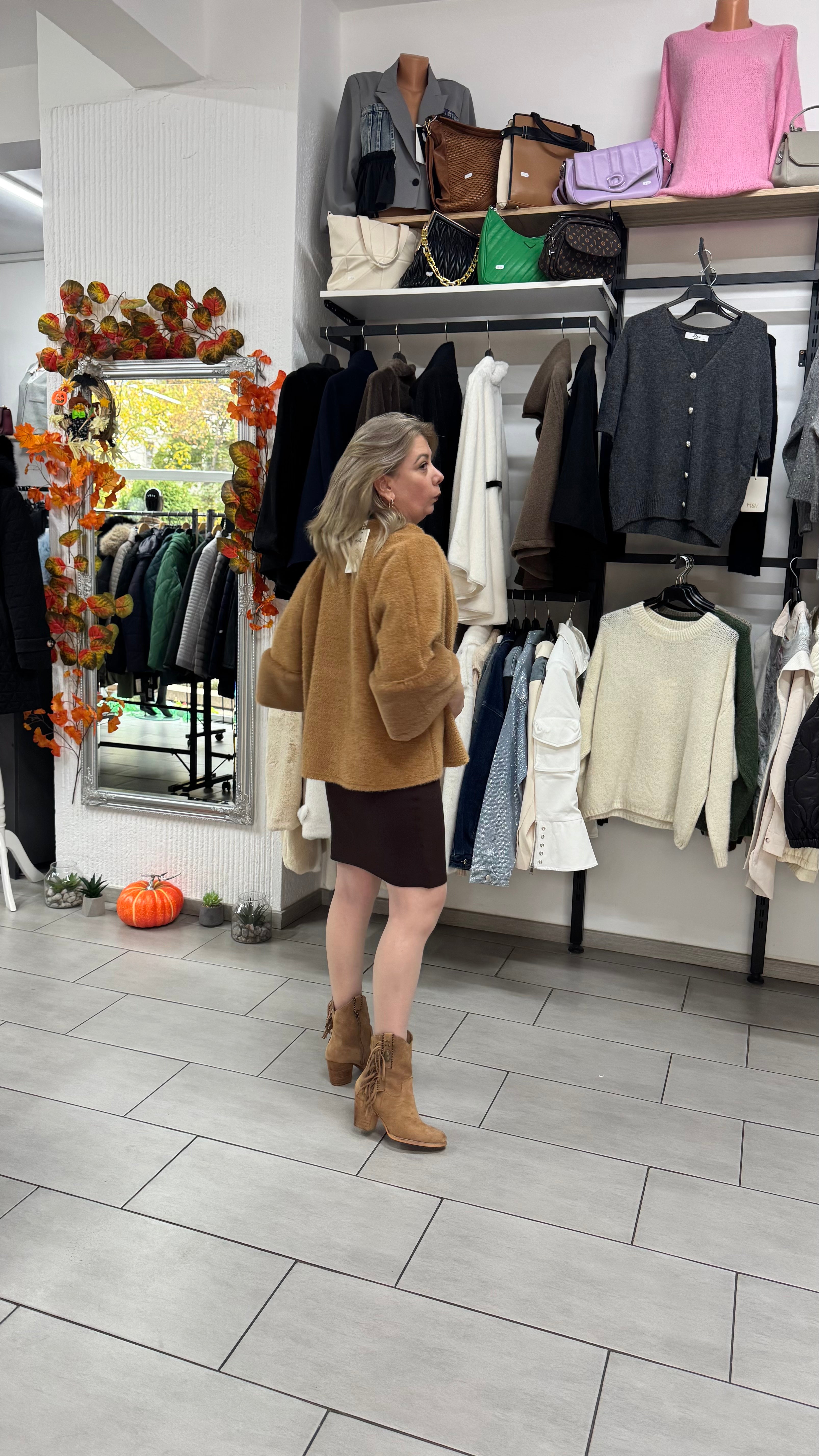 Jachetă pufoasă camel cu nasturi mari