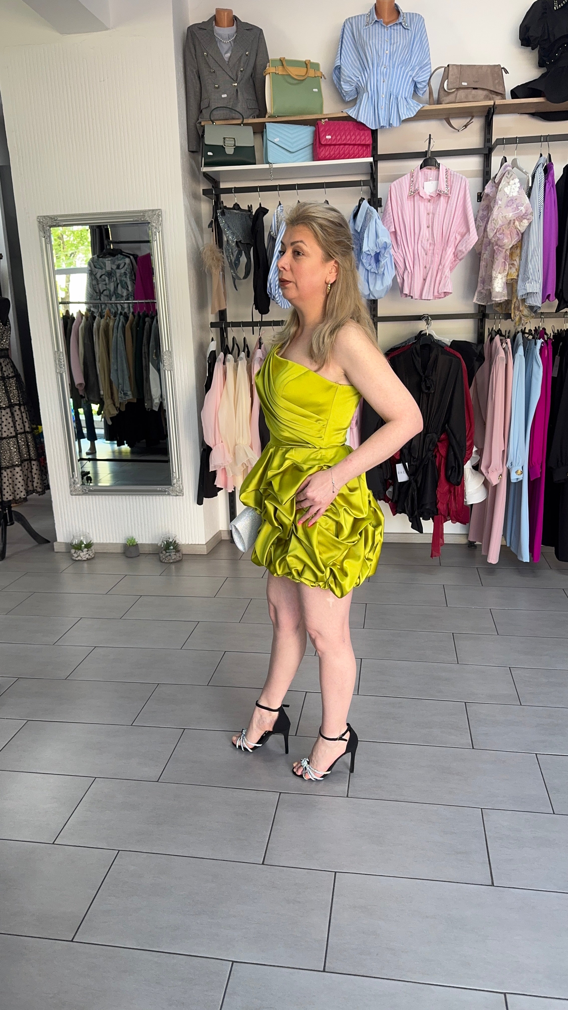 Rochie Mini Verde Lime din Satin cu Un Umăr și Fustă Bubble
