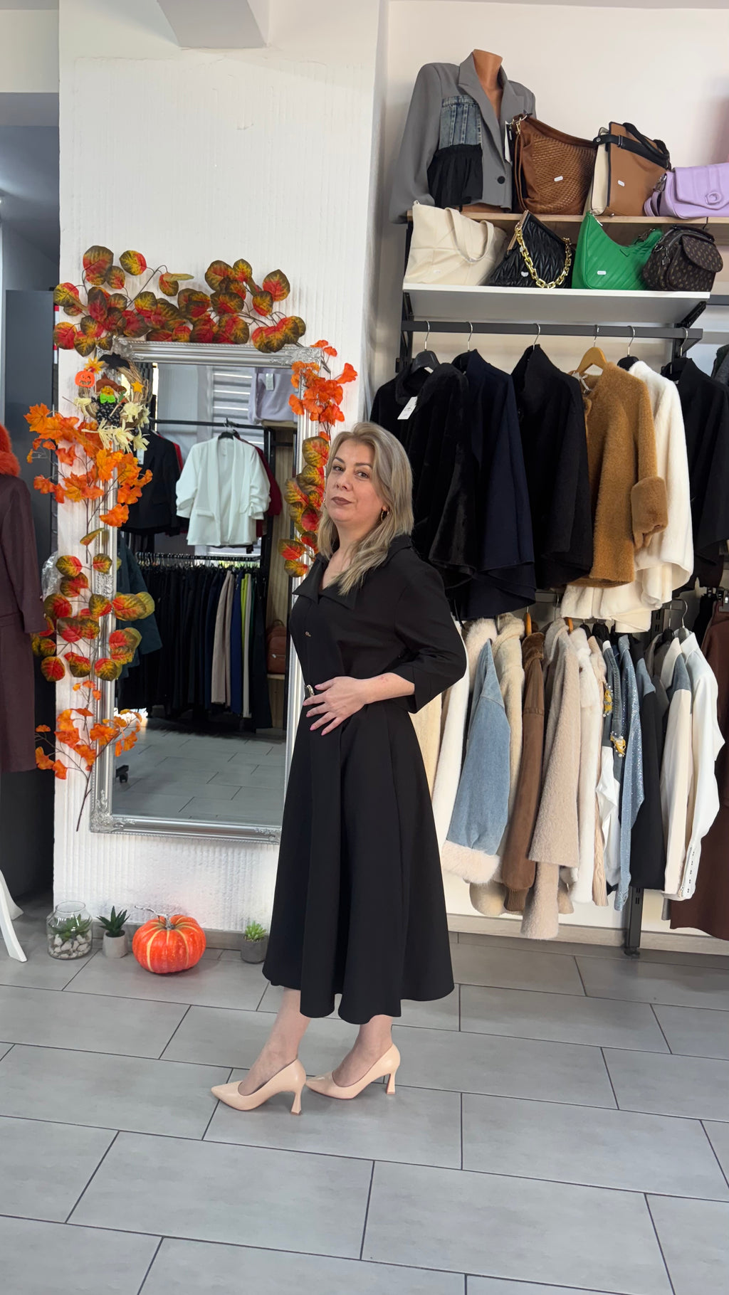 Rochie neagră midi cu guler și cordon în talie