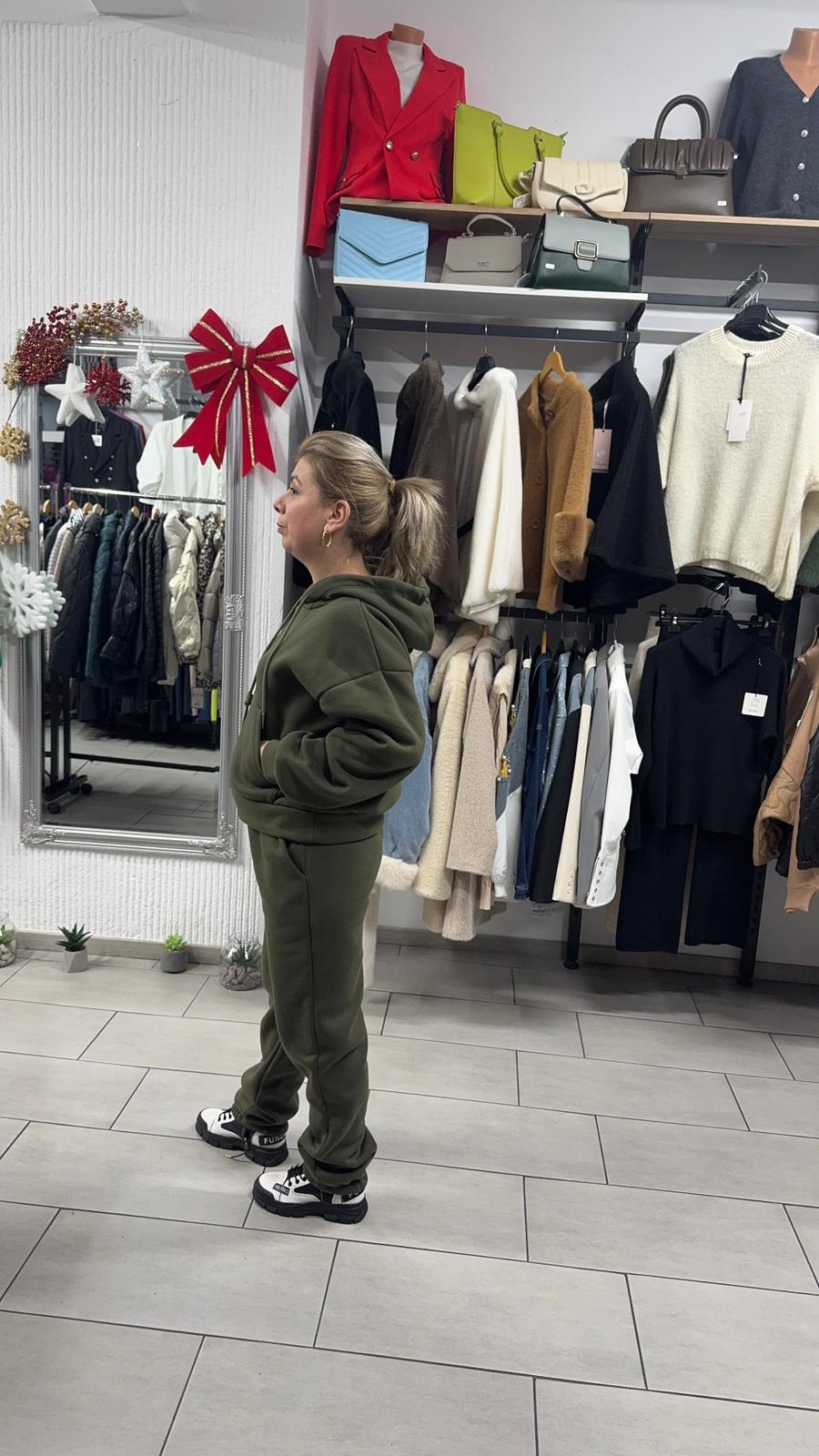 Trening verde cu hanorac și pantaloni jogger