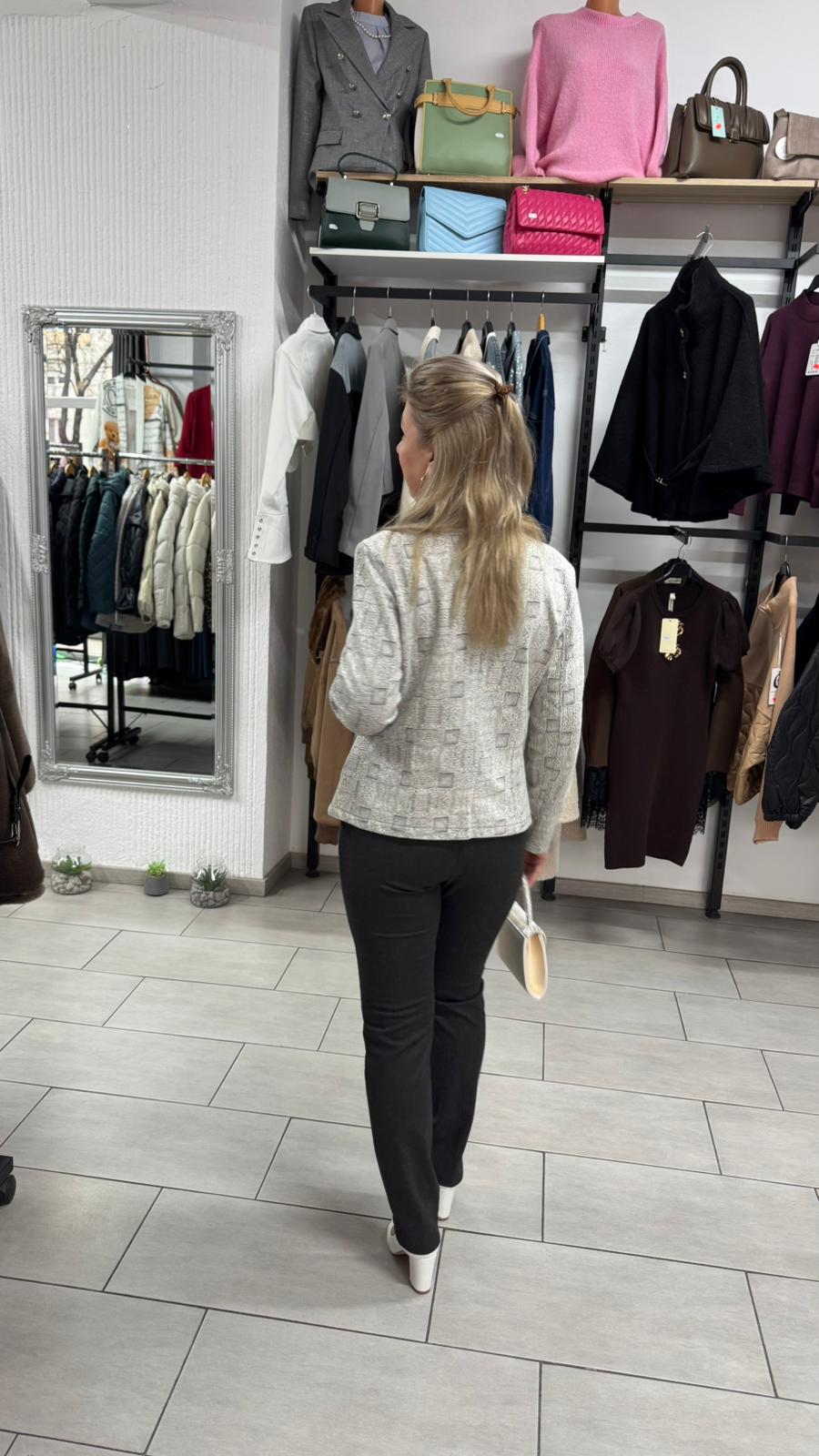 Sacou elegant damă gri texturat cu croială cambrată și nasturi decorativi