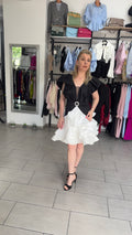 Rochie Scurtă de Ocazie Alb-Negru cu Volane și Cataramă cu Strasuri