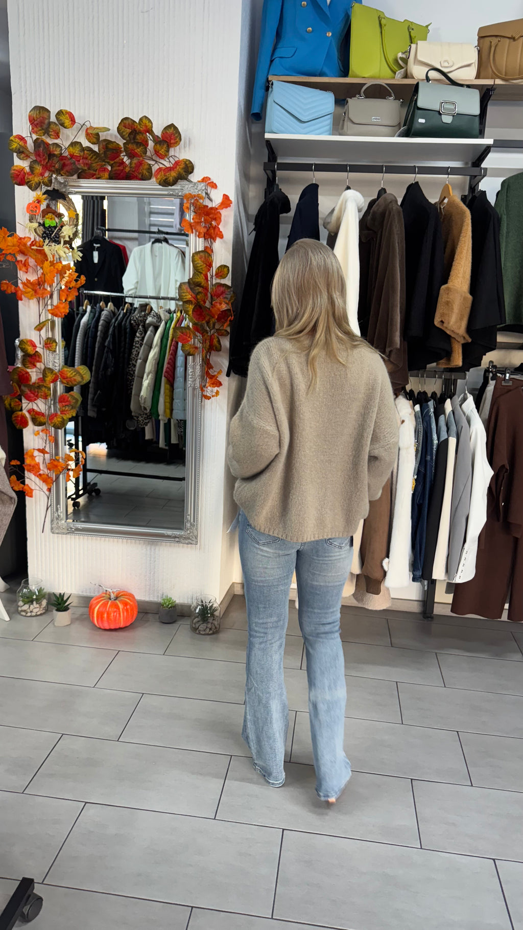 Pulover tricotat bej