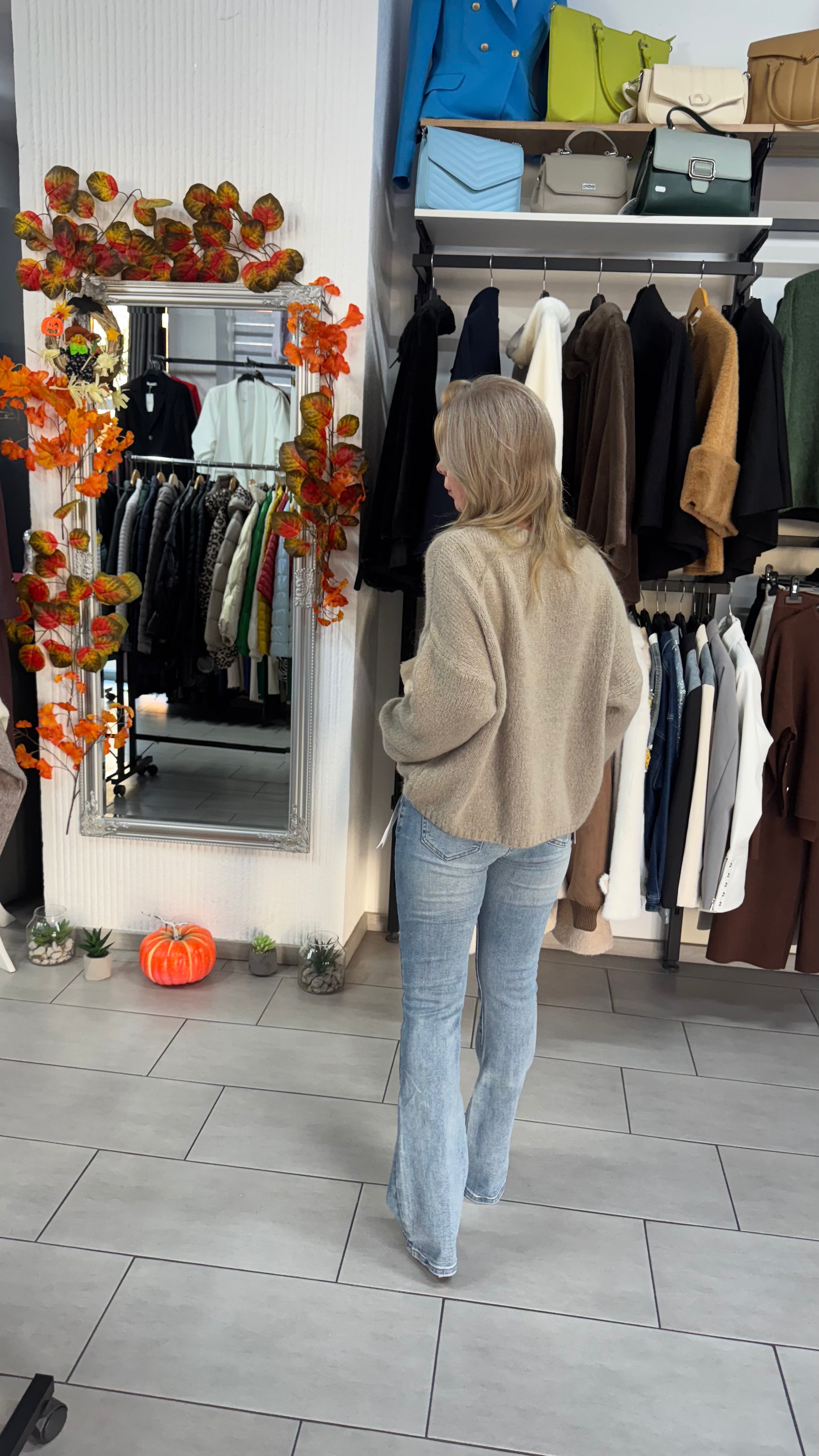 Pulover tricotat bej