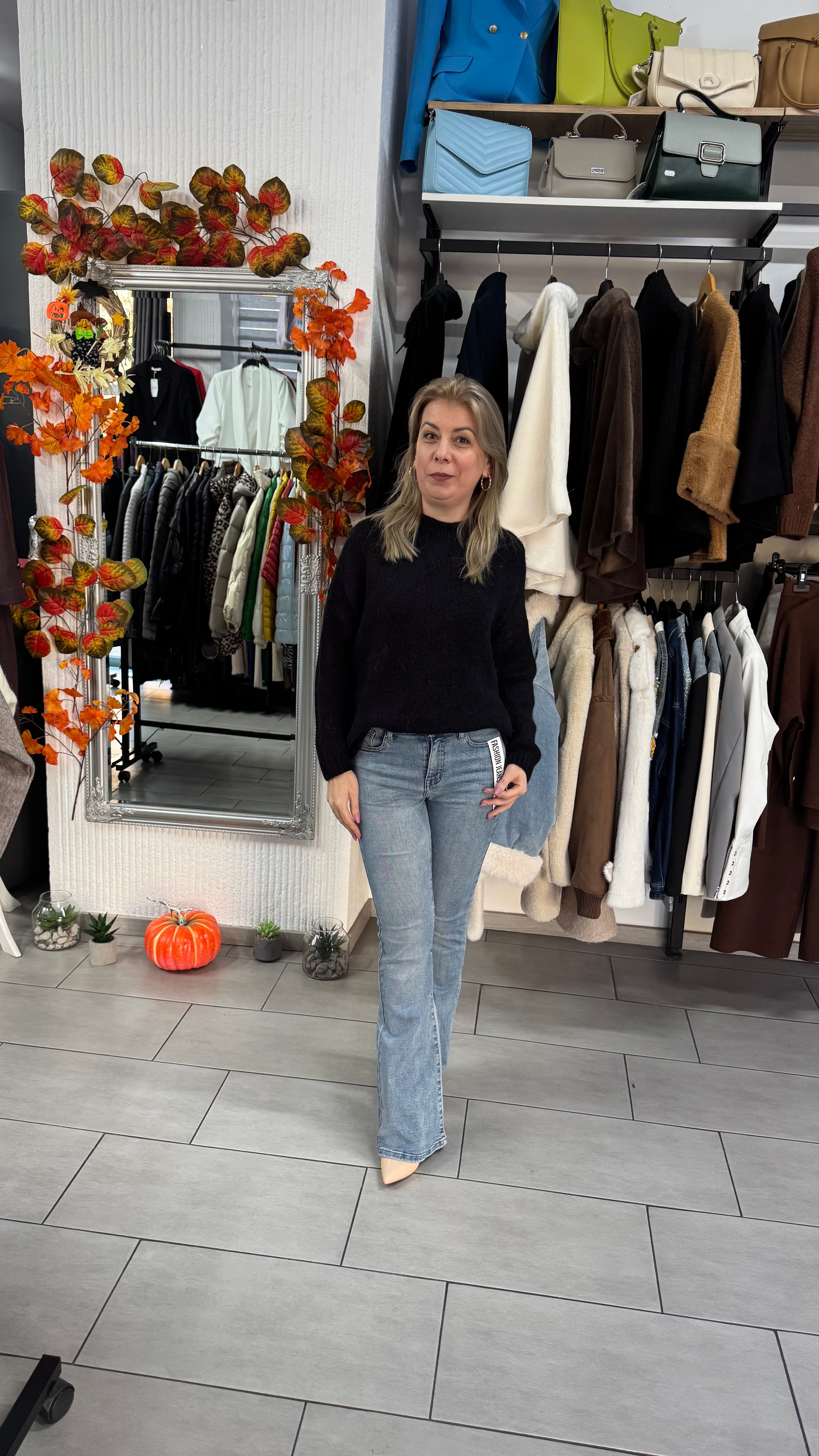 Bluza neagră basic cu mâneci bufante