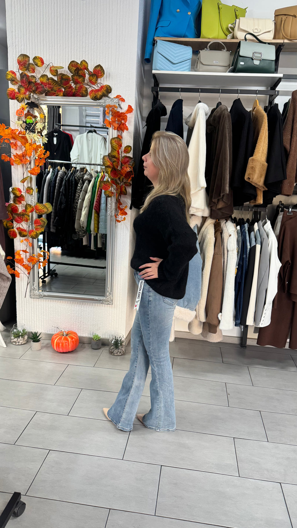 Bluza neagră basic cu mâneci bufante