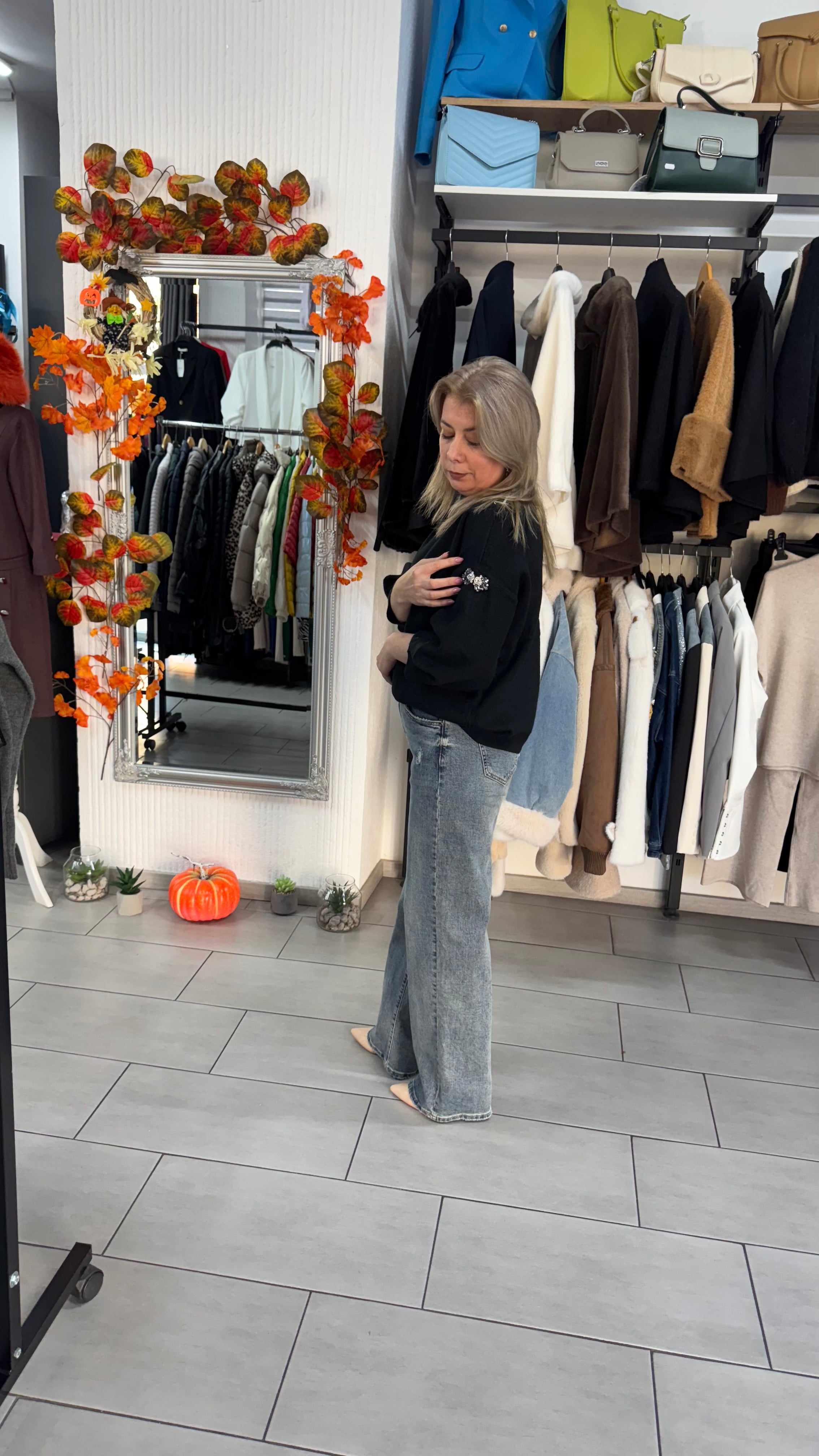 Bluza neagră basic cu mâneci bufante