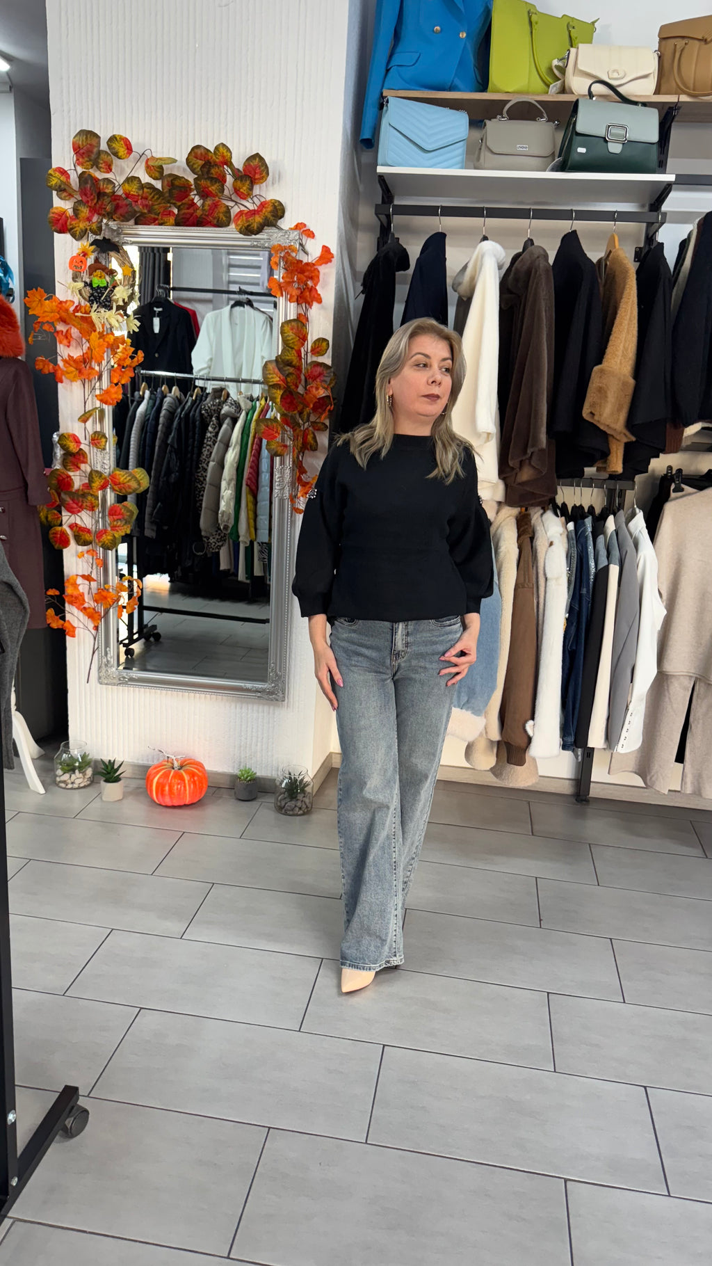 Bluza neagră basic cu mâneci bufante