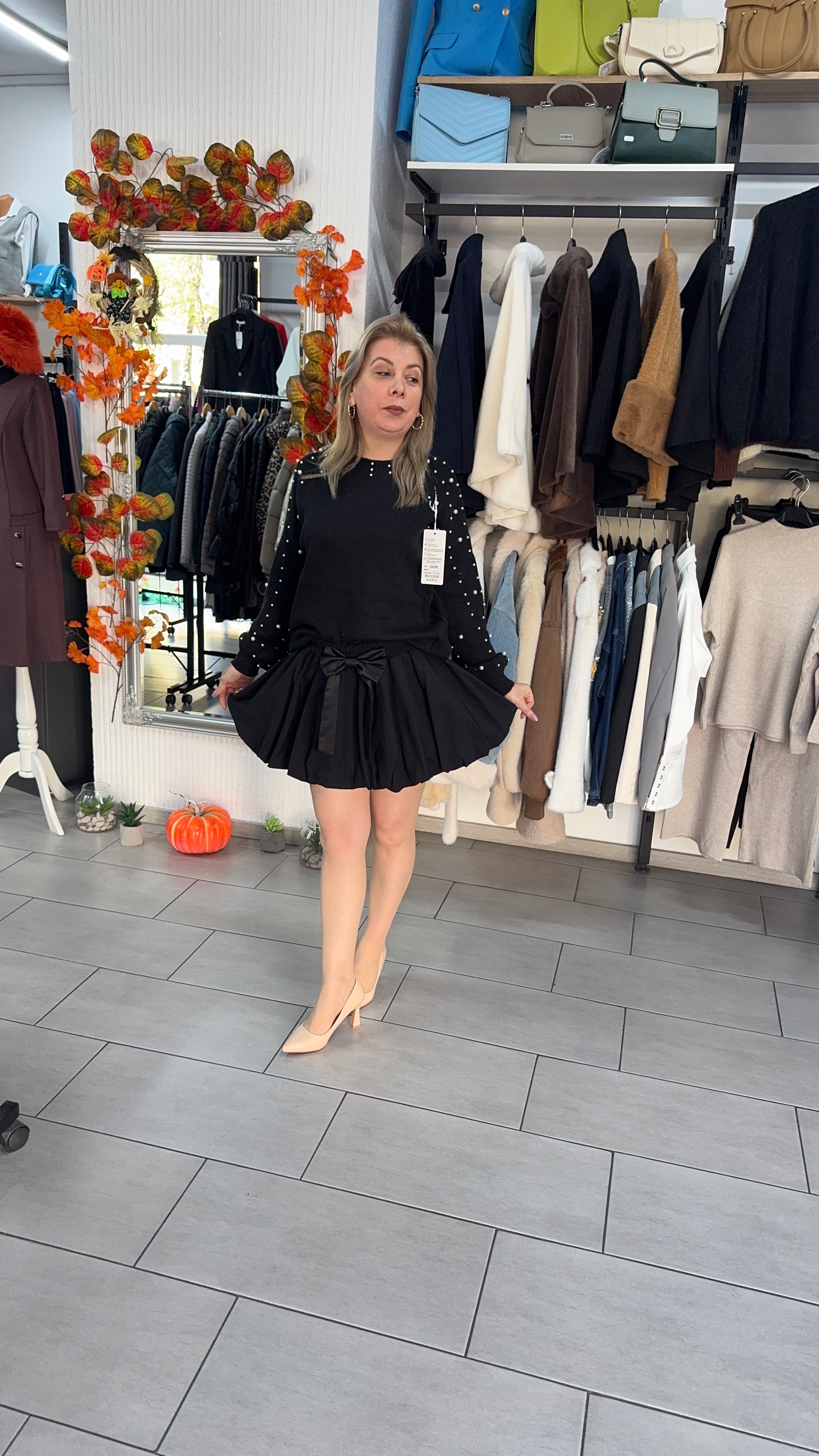 Fustă neagră cu fundă satinată