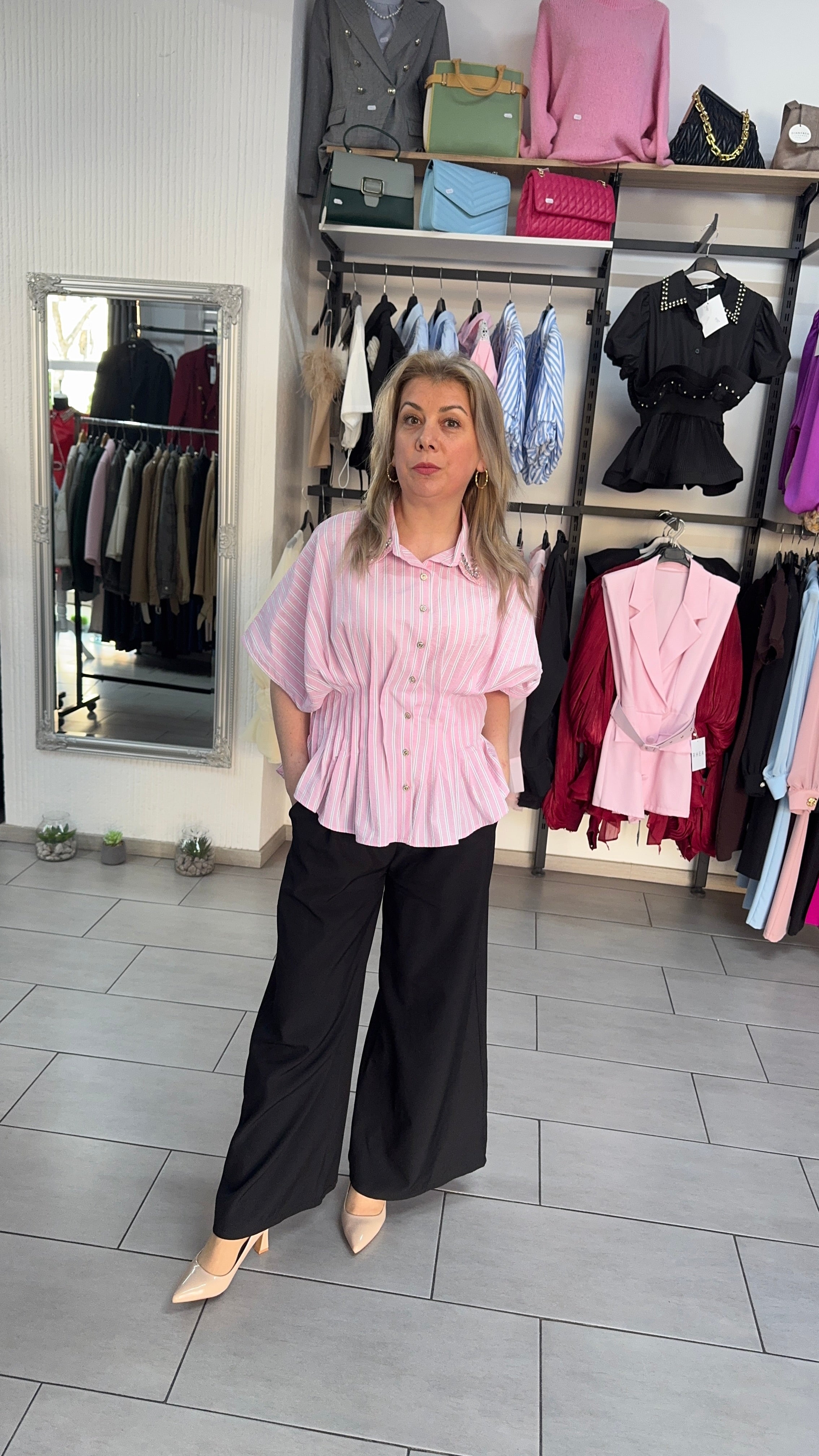 Bluză damă roz cu dungi și guler decorat cu pietre