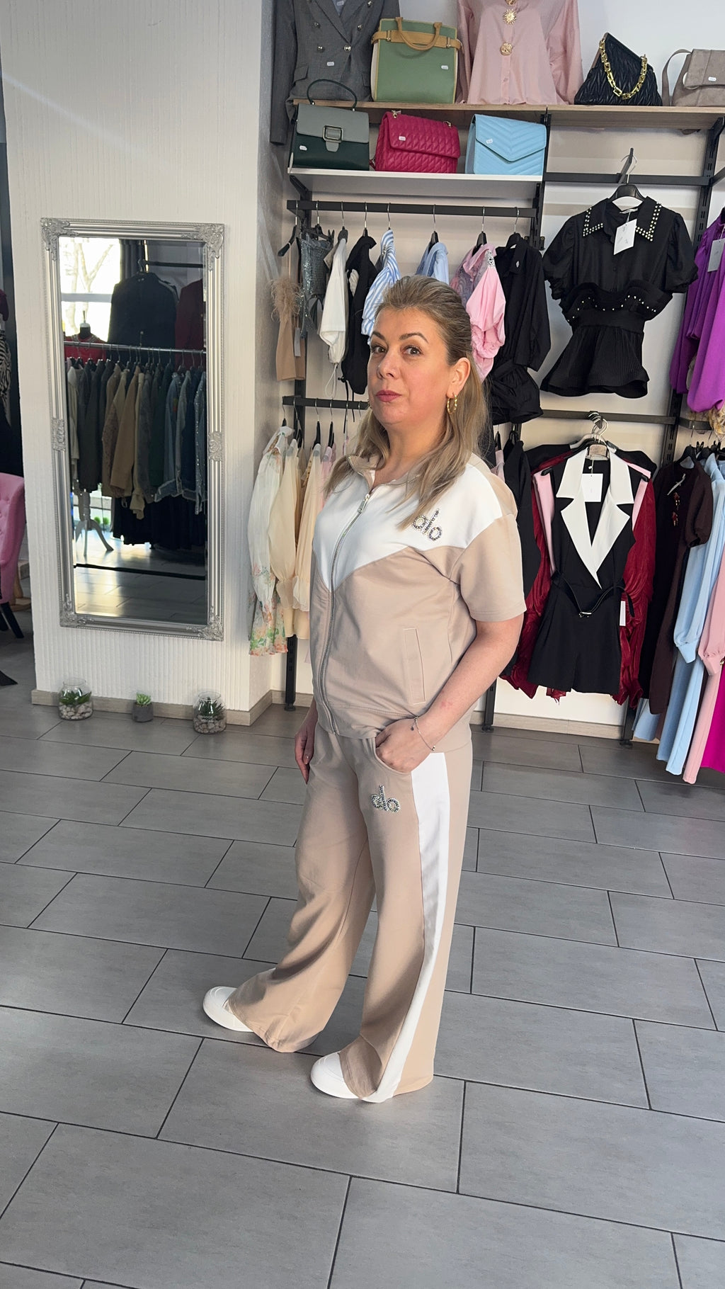 Compleu damă bej cu pantaloni largi