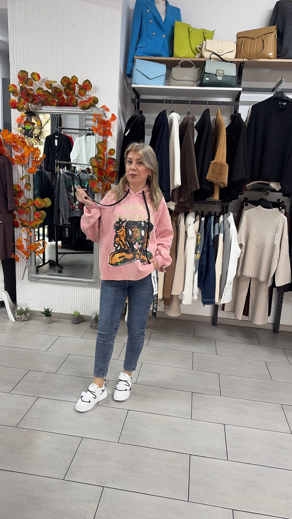 Hanorac roz cu imprimeu Mickey și detalii strălucitoare