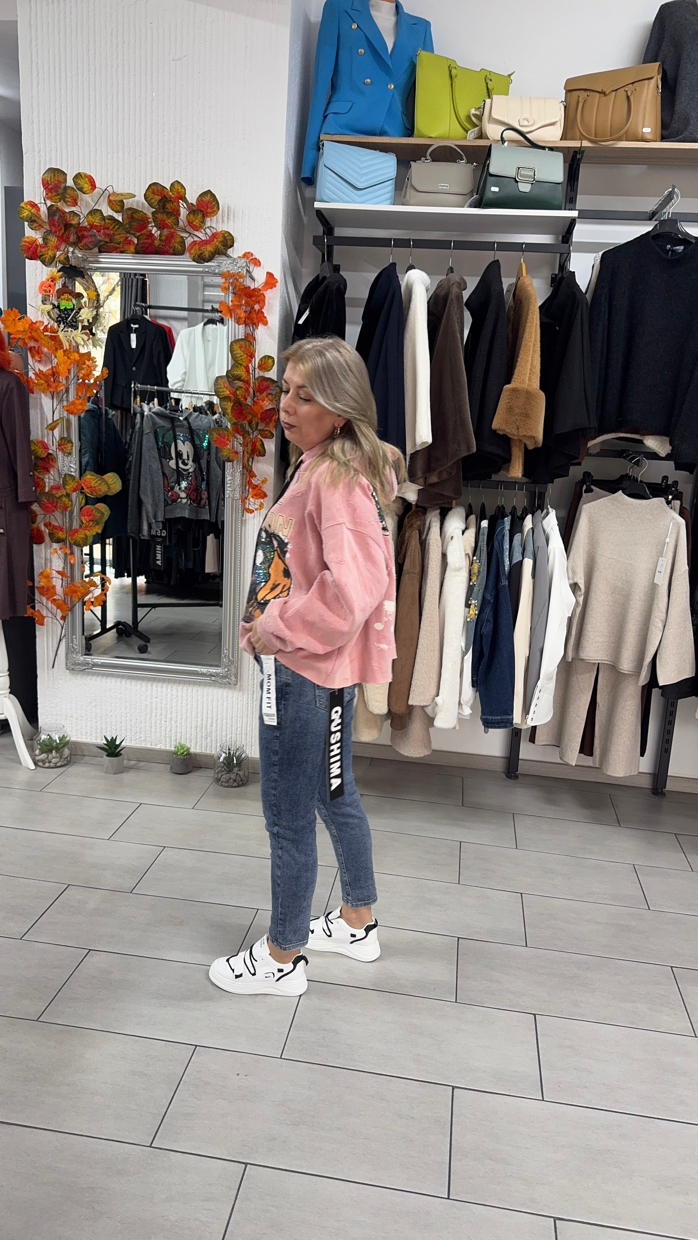 Hanorac roz cu imprimeu Mickey și detalii strălucitoare