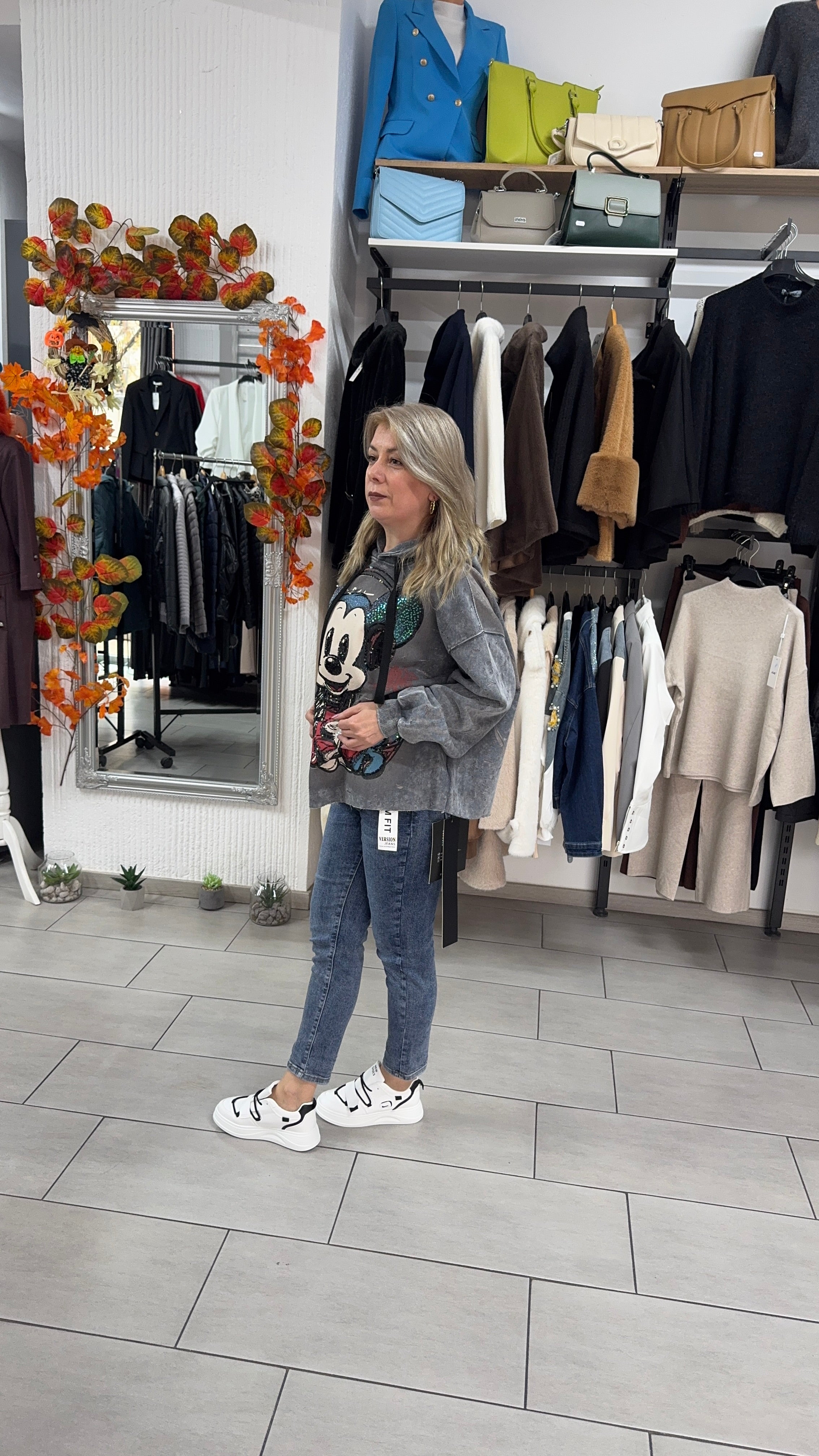 Hanorac gri cu imprimeu Mickey și detalii strălucitoare