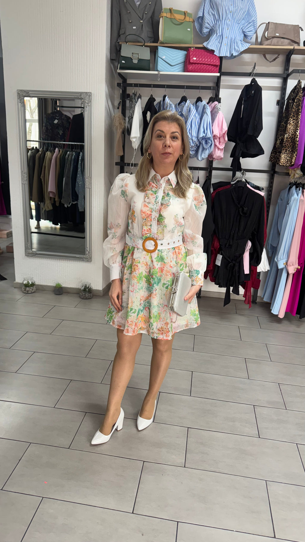Rochie Mini Florală cu Mâneci Bufante și Cordon cu Cataramă